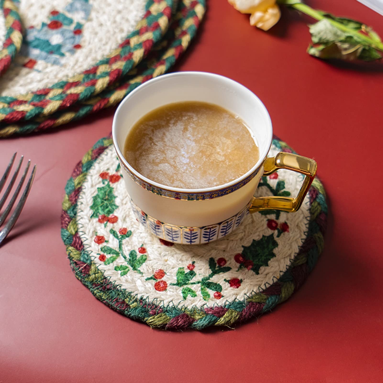 8 Pcs Christmas Coaster Set with Christmas Tree Print - Round Braided Table Mats for Dining & Coffee Table - Holiday Home Decor for Xmas Parties, Gift Exchange & Festive Gatherings