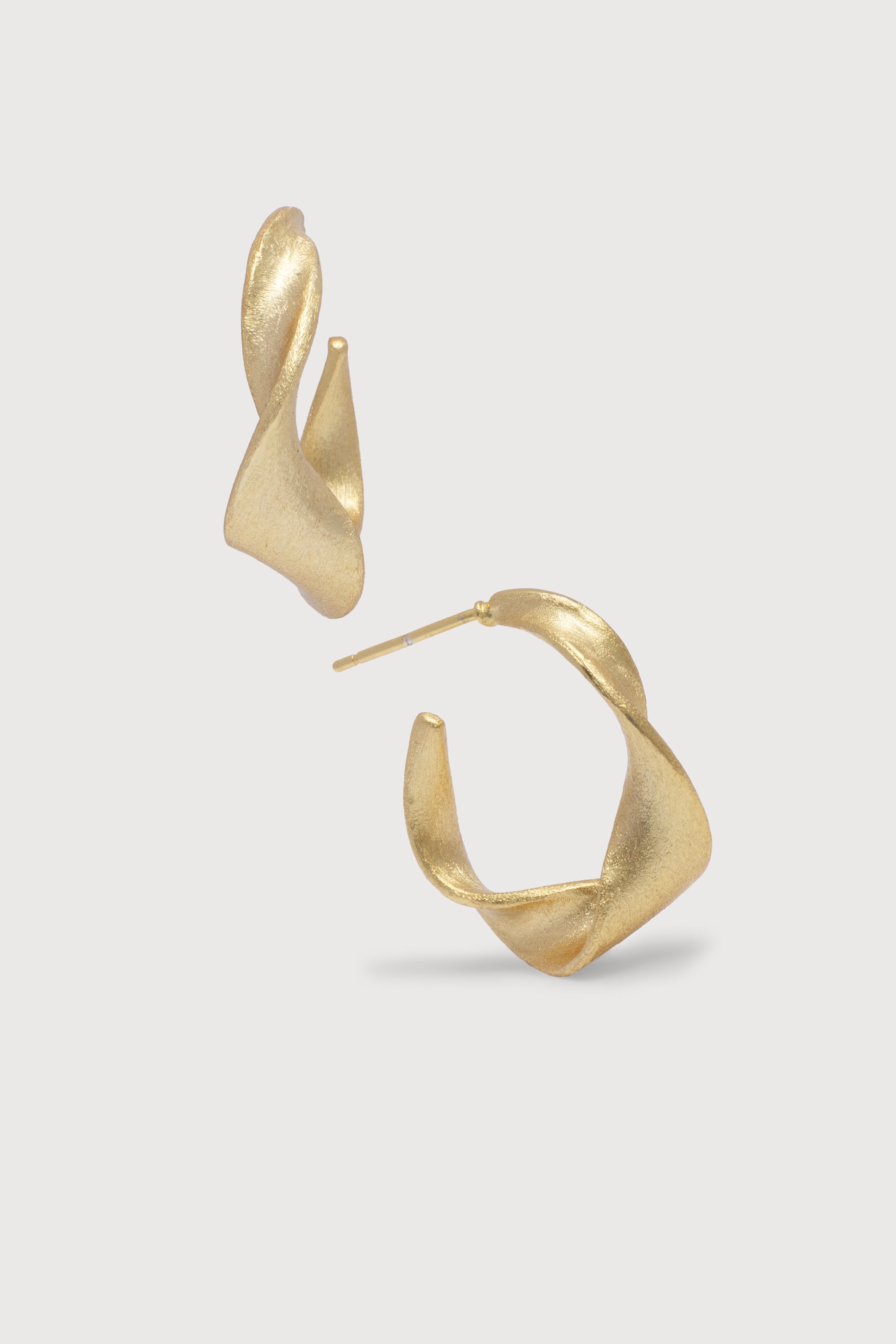 Stylish Twisted Hoop Earrings in Gold - Perfect for Everyday Wear & Special Occasions