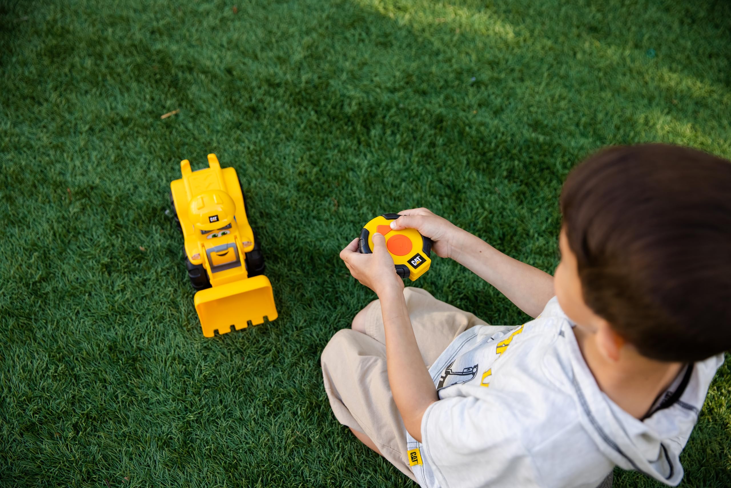CAT Construction Toy RC Remote Control Loader Truck - 10.5 Inch Heavy Duty Construction Vehicle with Child-Friendly Controller, Stowable Remote & Working Headlights (Batteries Included) - Perfect for Kids' Indoor Play & Construction-Themed Birthday Gifts