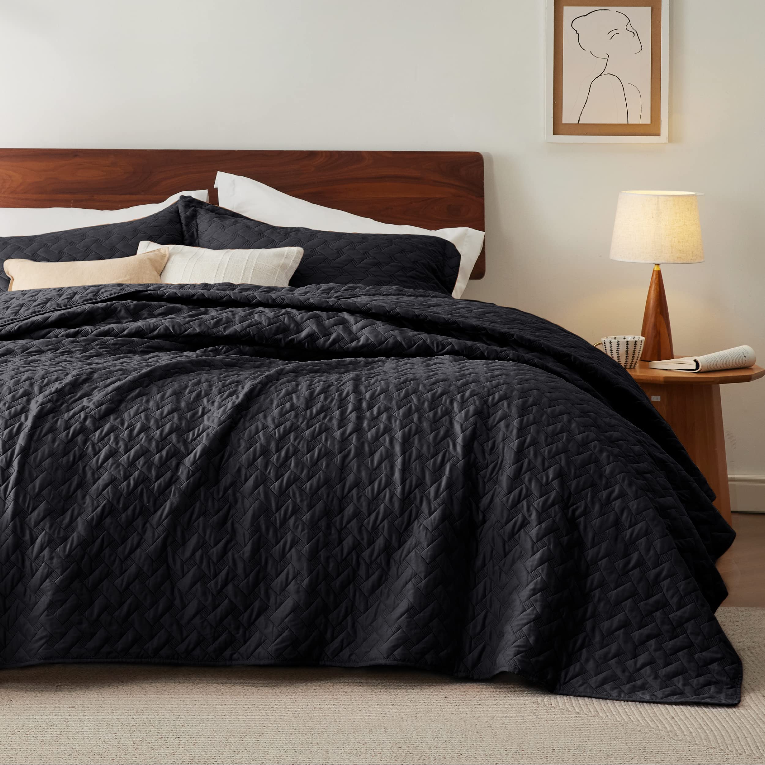 Bedsure King Size Quilt Set - Lightweight Summer Bedding for All Seasons - Black King Size Bedspread & Coverlet (Includes 1 Quilt + 2 Shams) - Perfect for Guest Rooms, Master Bedrooms & Cozy Home Decor