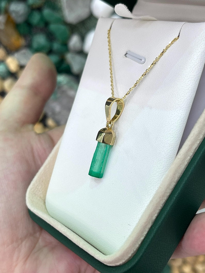 2.71ct 18K Gold Natural Rough Colombian Emerald Crystal Pendant Necklace for Men & Women - Perfect for Weddings, Anniversaries & Special Occasions