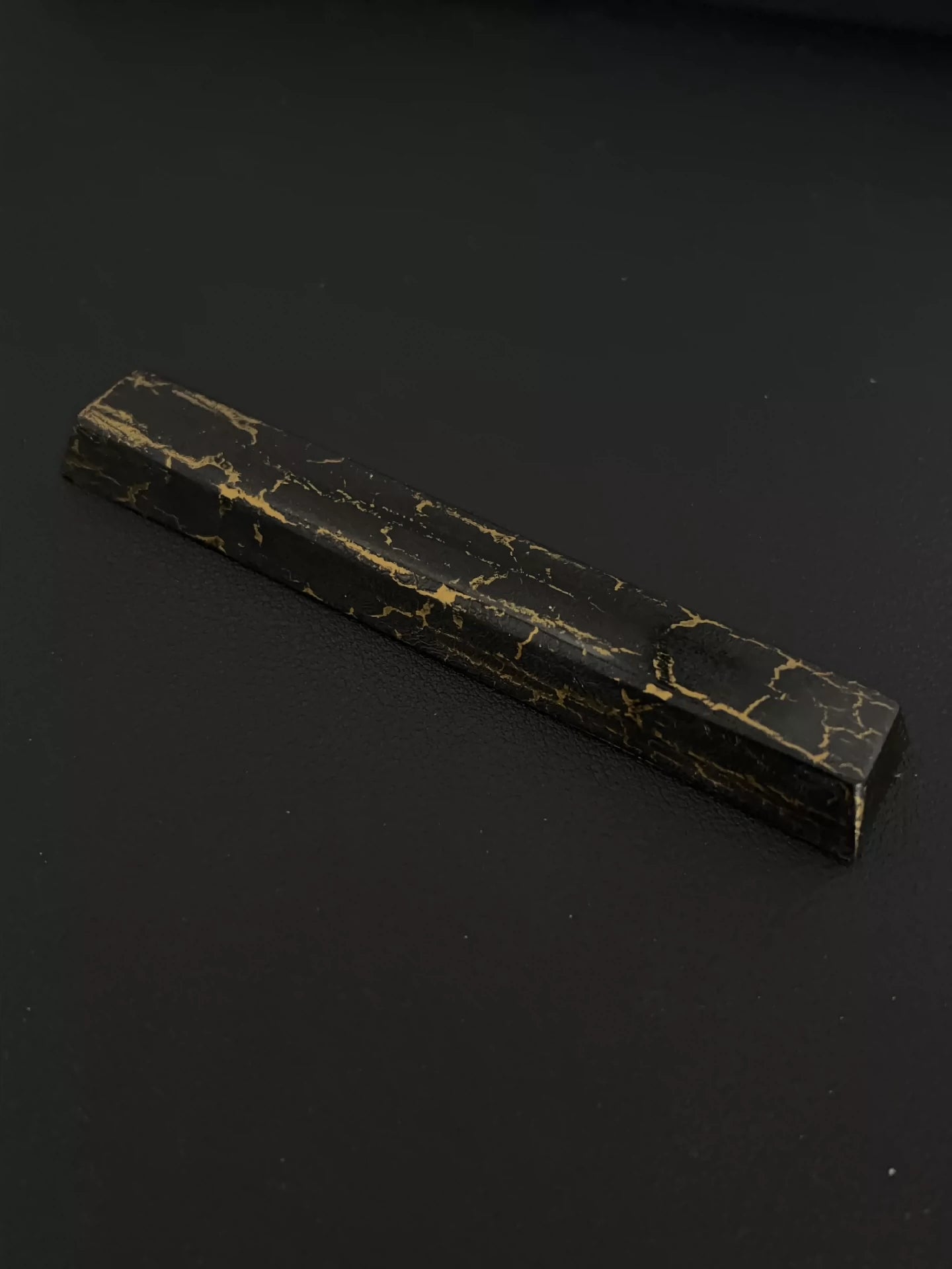 Custom Chinese Lacquer Keycaps - Cracked Gold Resin Coated Mechanical Keyboard Keycaps | Personalized Decorative Keycaps for Gaming & Typing Enthusiasts