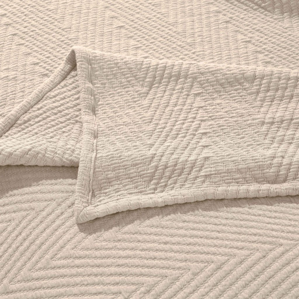 Premium Aswan Cotton Medium Weight Chevron Woven Coverlet - Soft & Breathable Bedspread for All Seasons - Perfect for Master Bedroom, Guest Room, or Dorm Decor