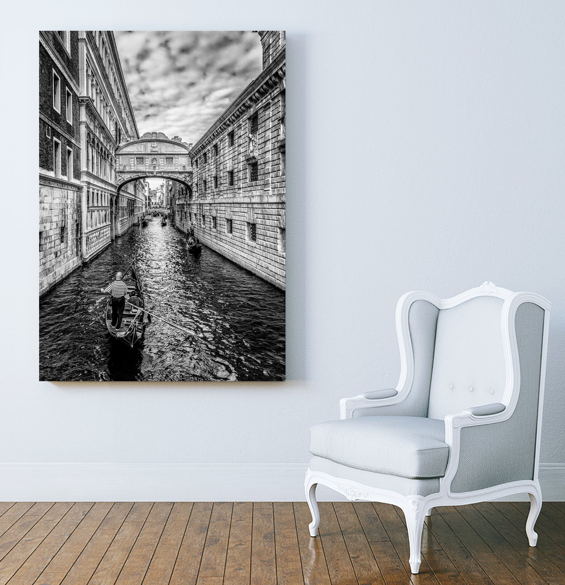 Bridge of Sighs Venice Italy - Historic Landmark & Romantic Photo Spot for Travelers | Perfect for Gondola Rides & Venice Tours