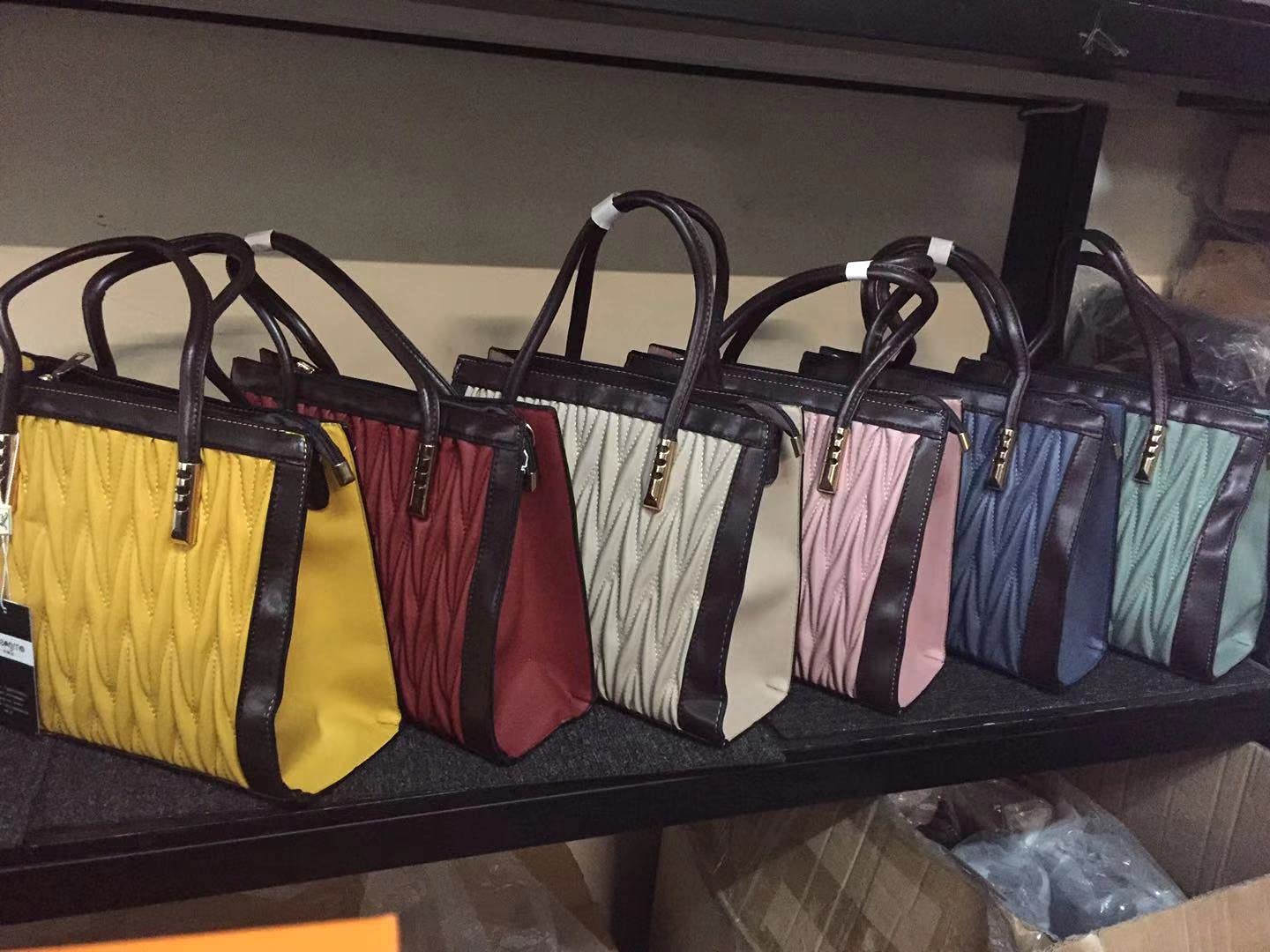 Stylish Women's Leather Handbag - Fashionable Crossbody Shoulder Bag & Messenger Purse with Pockets - Perfect for Work, Travel, and Everyday Use