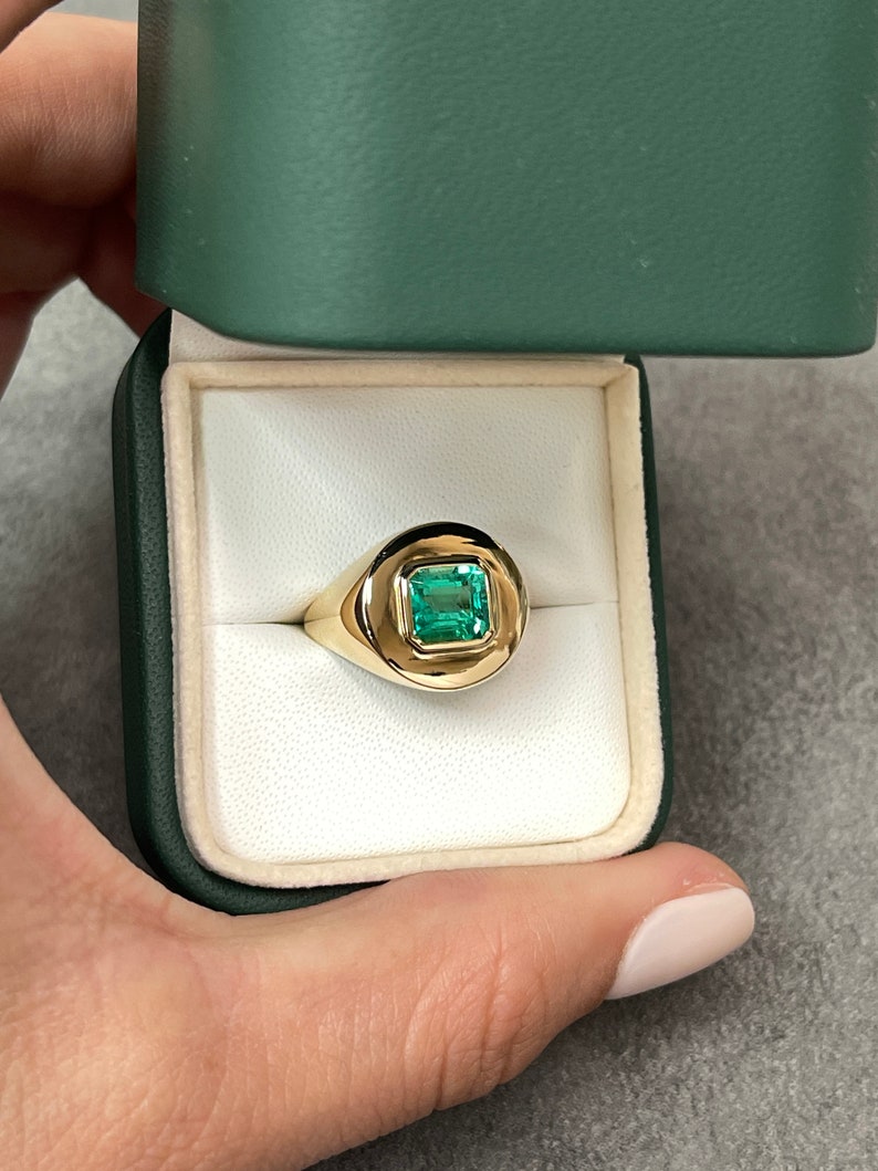 1.50 Carat 18K Gold Colombian Emerald Men's Bezel Solitaire Signet Ring - Luxury Wedding Band & Stylish Gift for Him