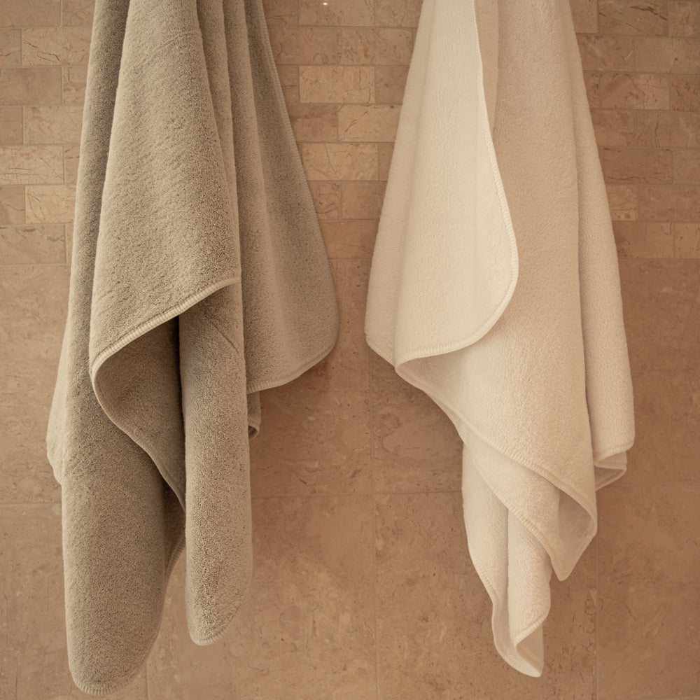 Premium Soft Lago Bath Towel - Ultra Absorbent Quick Dry Gray Bath Towel for Spa, Gym & Home Use