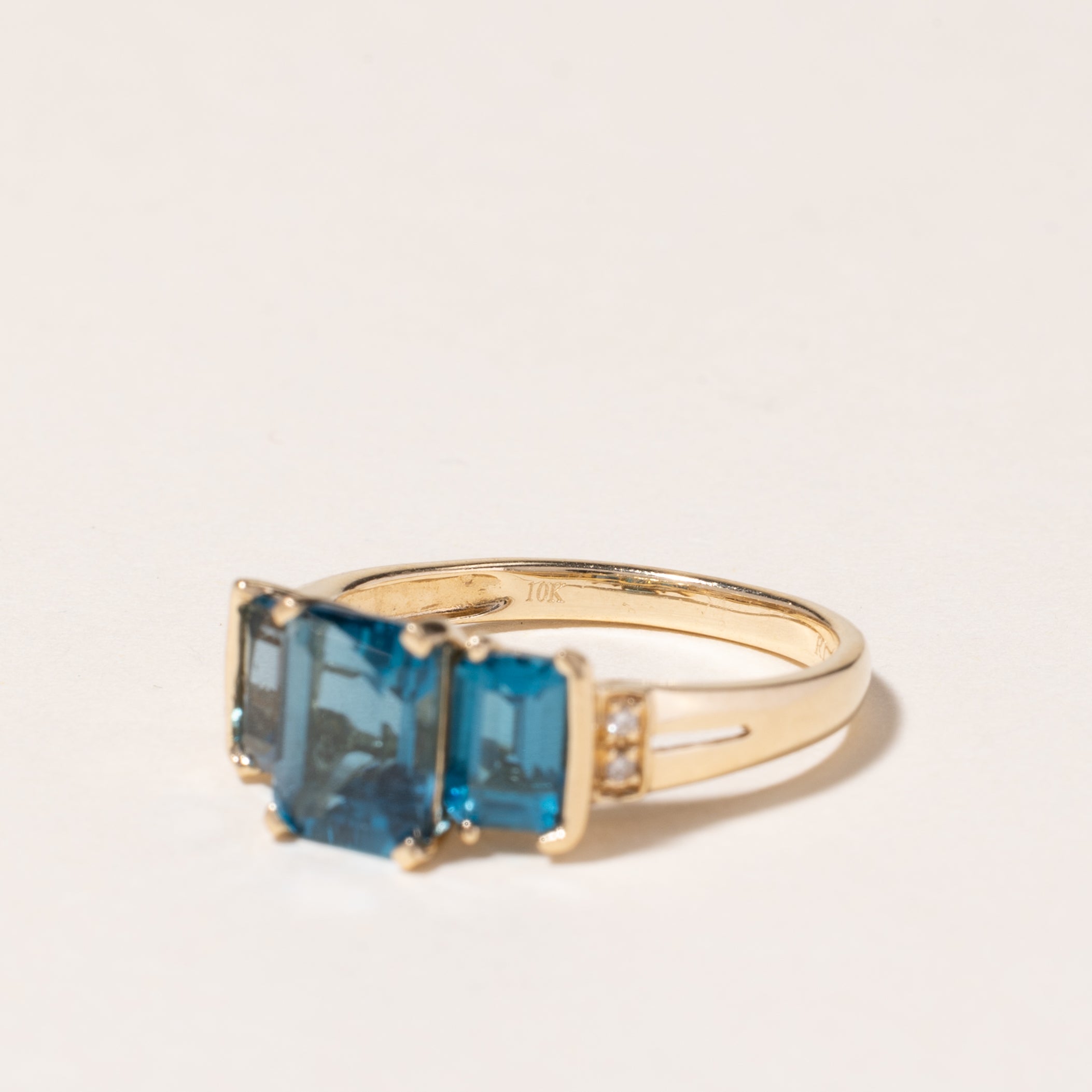 10K Yellow Gold Blue Topaz Ring for Women | 3.28ctw Oval Cut Gemstone Ring | Size 7 | Elegant Birthstone Jewelry Gift for December | Perfect for Engagement, Anniversary & Special Occasions