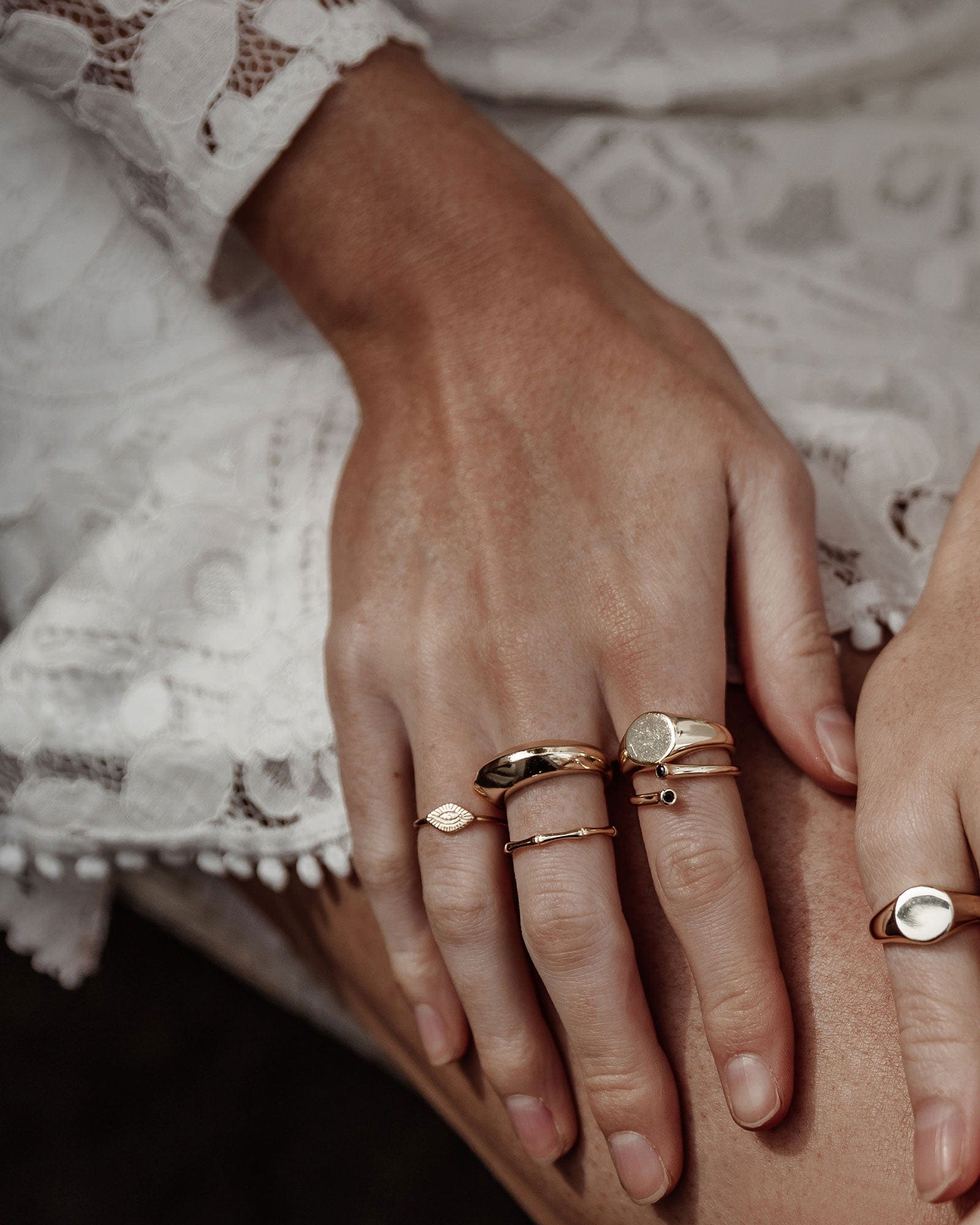 Izoa Egyptian Eye Ring Gold - Elegant Statement Jewelry for Women, Perfect for Parties, Weddings & Everyday Wear