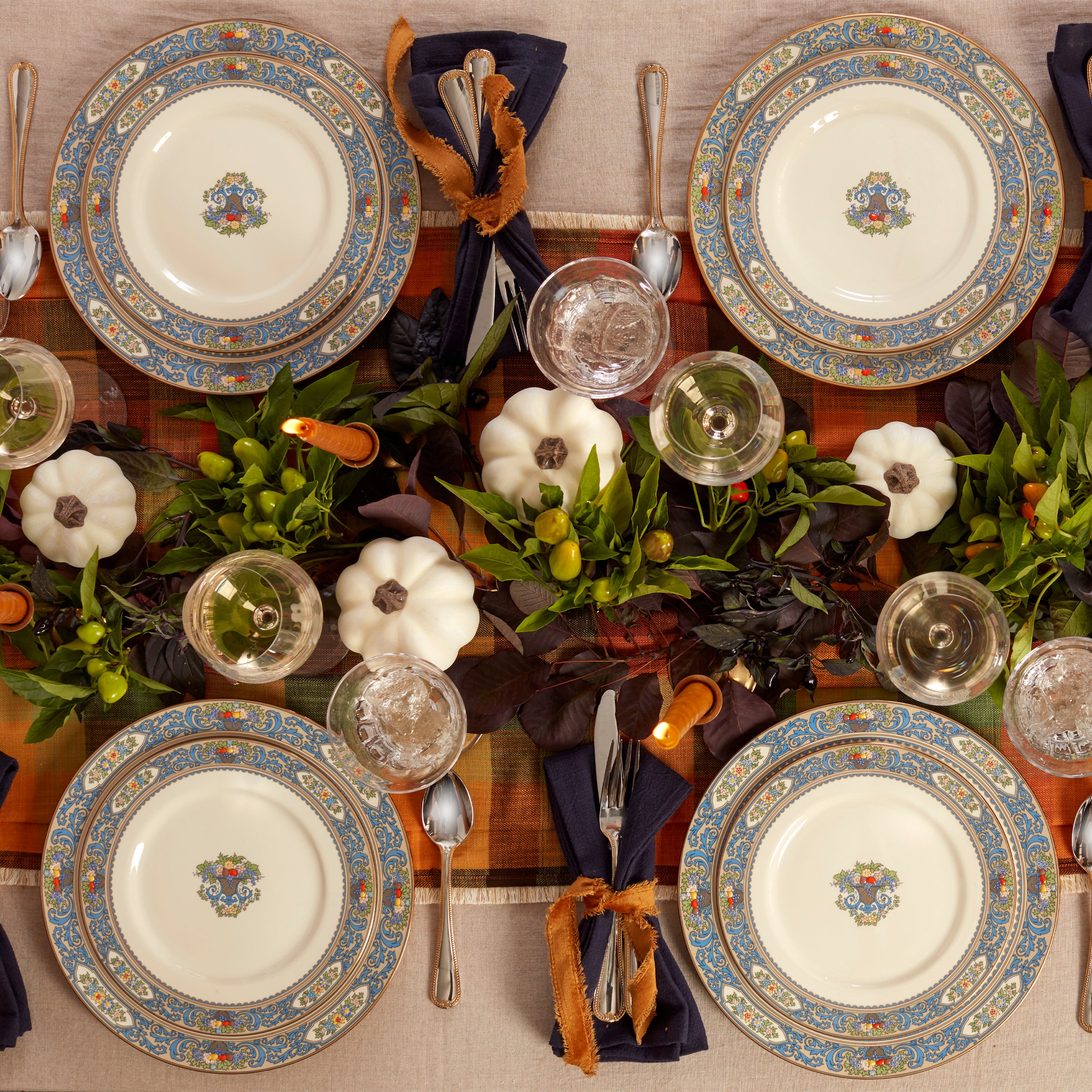 Elegant Autumn-Themed Dinner Plates Set - Fall Harvest Decor for Thanksgiving, Holiday Dining & Seasonal Table Setting