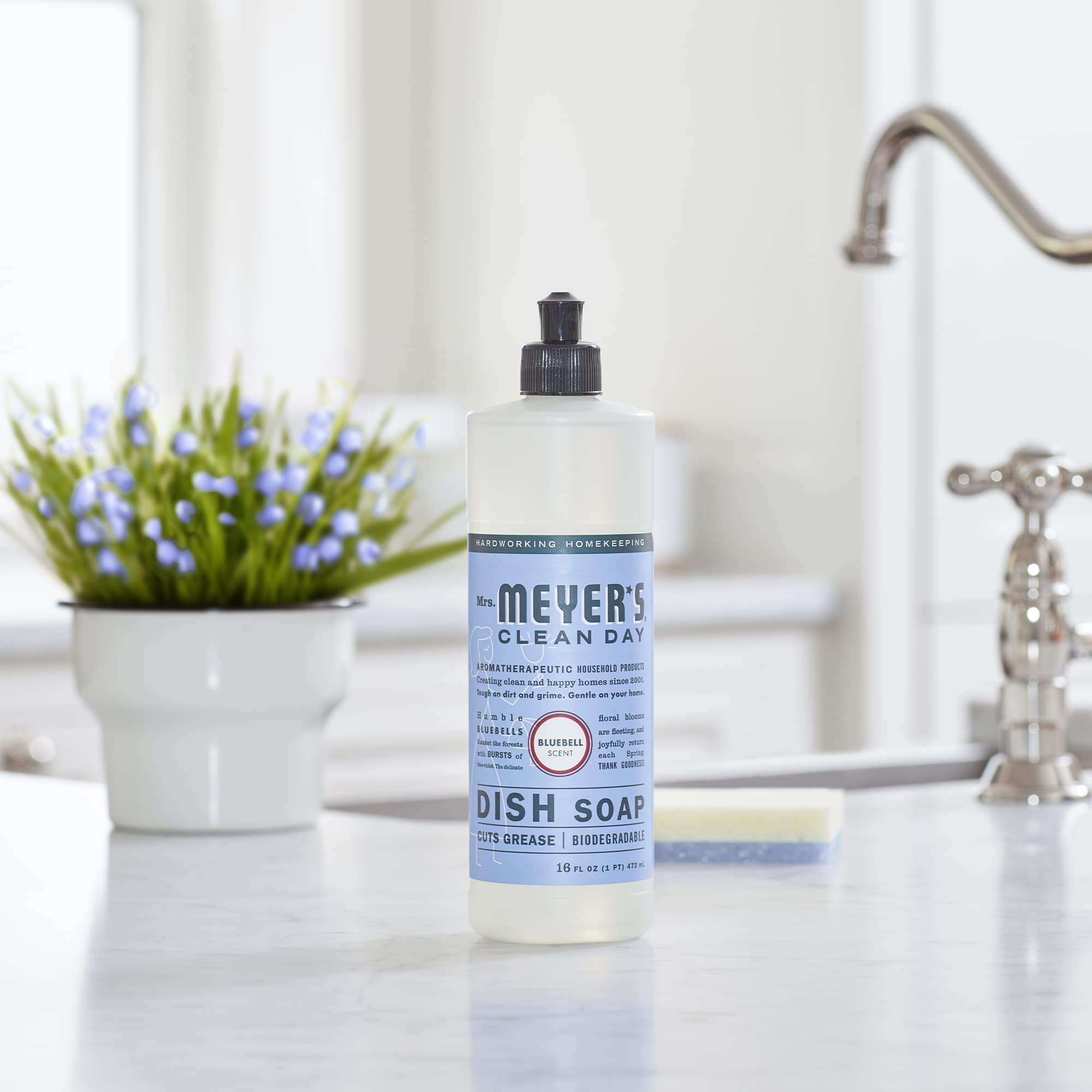 Mrs. Meyer's Clean Day Liquid Dish Soap - Bluebell Scent, 16 Fl Oz (Pack of 1) | Plant-Derived Formula for Gentle Handwashing | Perfect for Everyday Dishes, Greasy Pans & Delicate Glassware