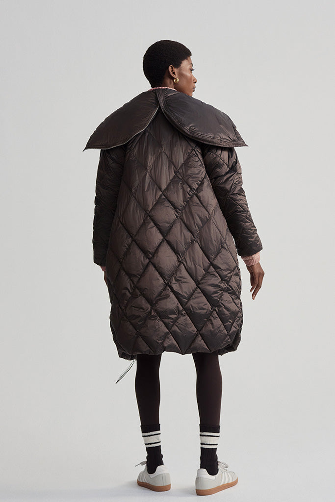 Varley Frisco Long Quilted Coat for Women - Warm Winter Jacket in Coffee Quartz Color | Cozy Outerwear for Casual Outings & Travel