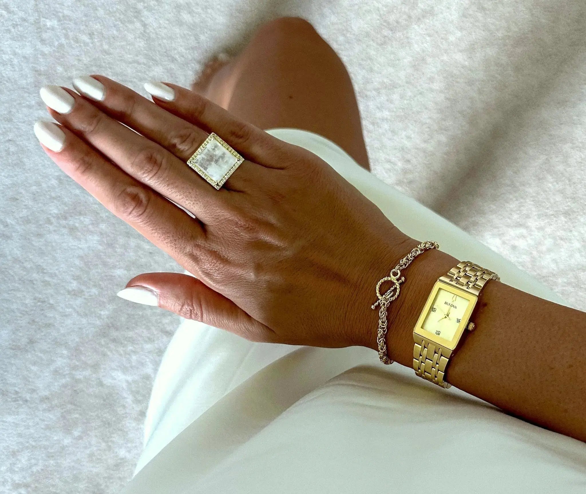 Elegant Twisted Chain Bracelet for Women - Trendy Adjustable Gold & Silver Jewelry Gift for Daily Wear & Special Occasions