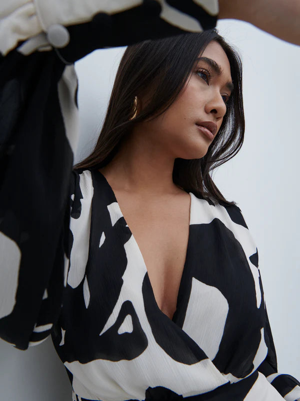 Lilianna Balloon Sleeve Midaxi Dress - Monochrome Abstract Print Flowy Women's Dress for Wedding, Party & Special Occasions