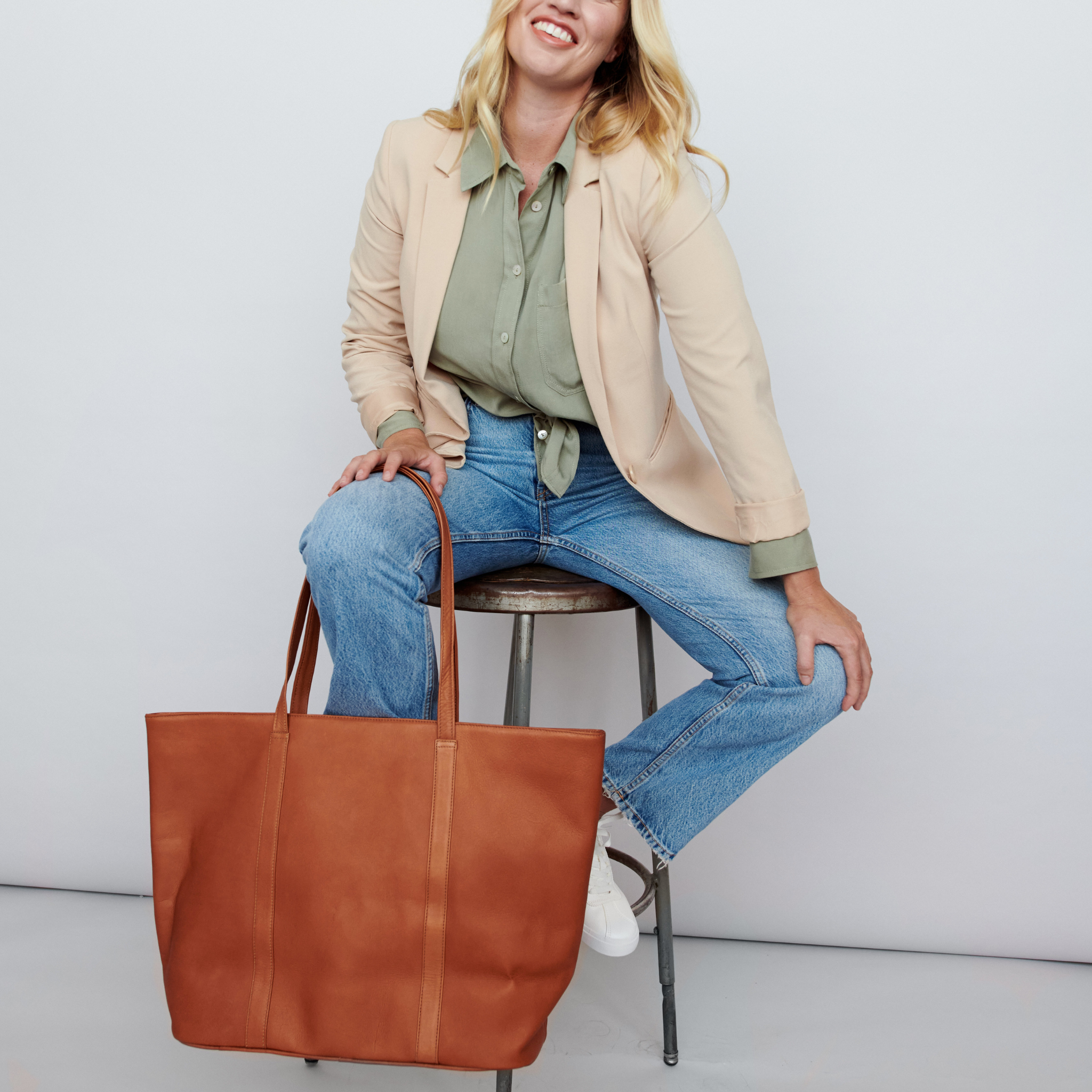 Stylish Suburban Tote Bag - Large Weekender Travel Bag for Women, Durable Canvas Carryall with Pockets | Perfect for Weekend Getaways, Gym, Work & Airplane Travel