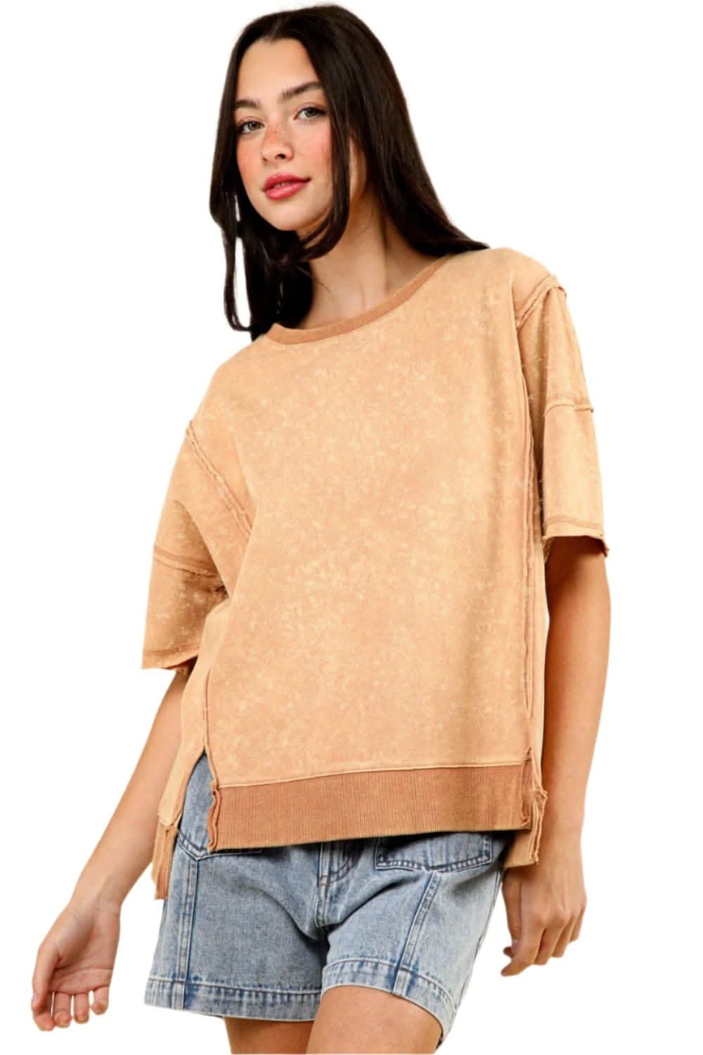 Fashionable Exposed Seam High Low T-Shirt with Stylish Slits - Trendy Casual Wear for Women, Perfect for Outings and Parties