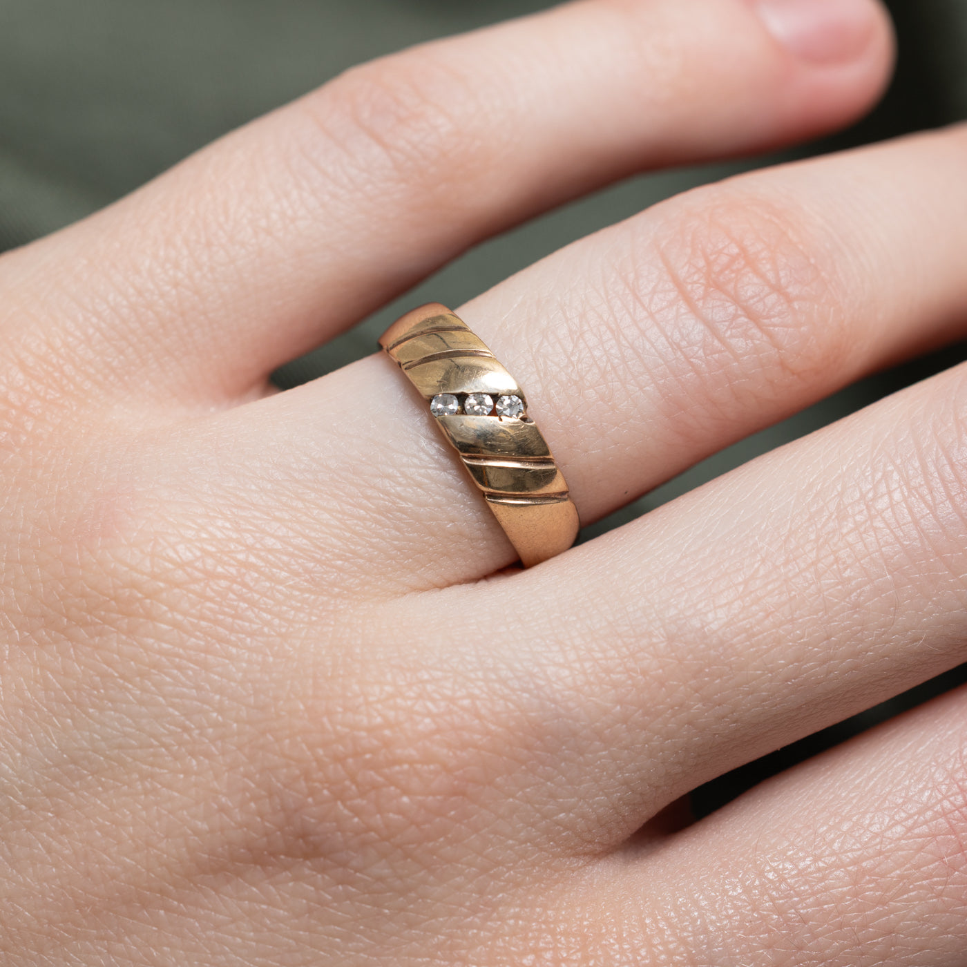 14K Gold Three Stone Diagonal Diamond Grooved Ring - 0.05ctw, Size 5.25 - Elegant Wedding Band, Anniversary Gift for Her, Perfect for Engagement & Special Occasions