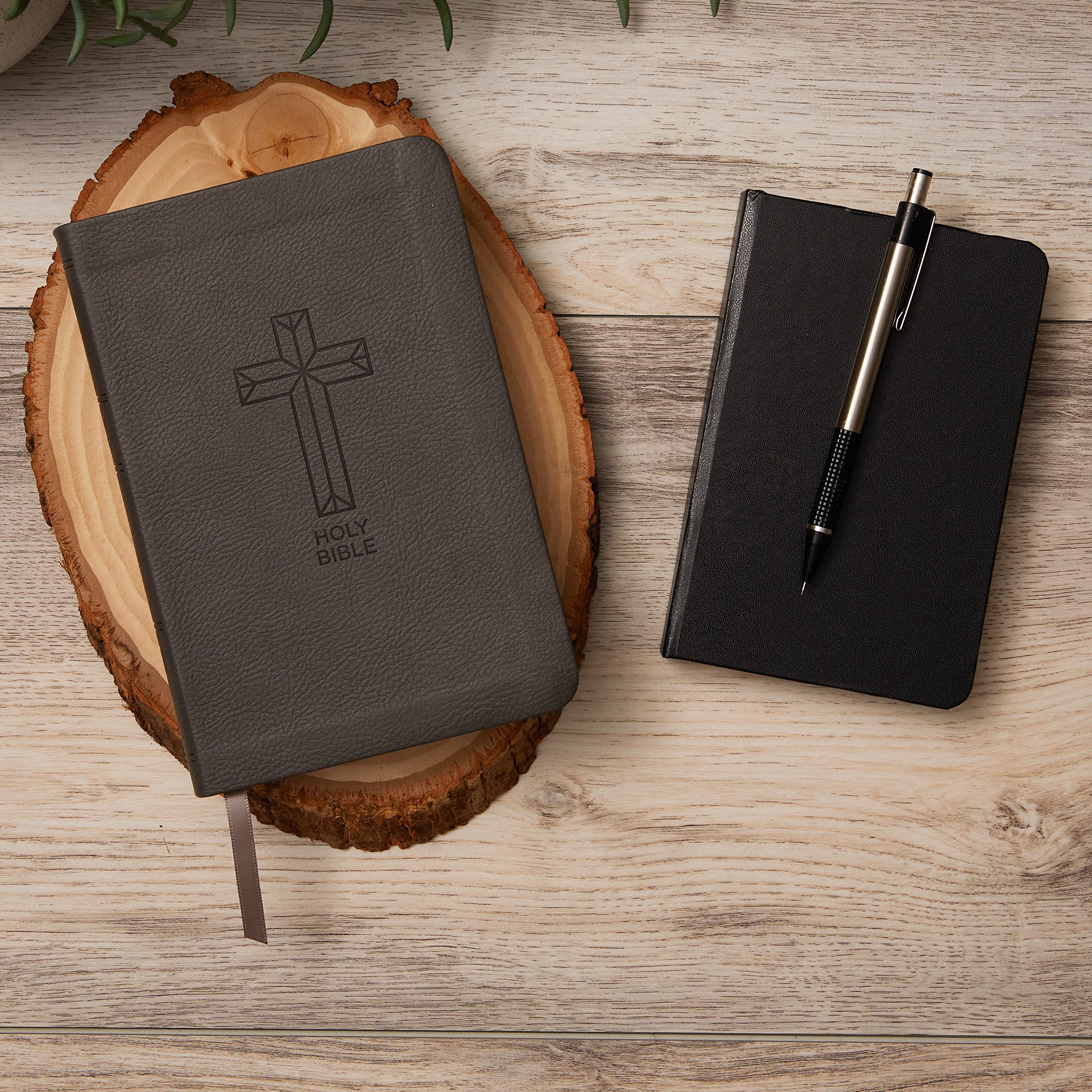 NKJV Thinline Bible - Compact Leathersoft Black Edition with Red Letter Text & Comfort Print | Holy Bible New King James Version | Perfect for Daily Devotion, Church Services & Travel