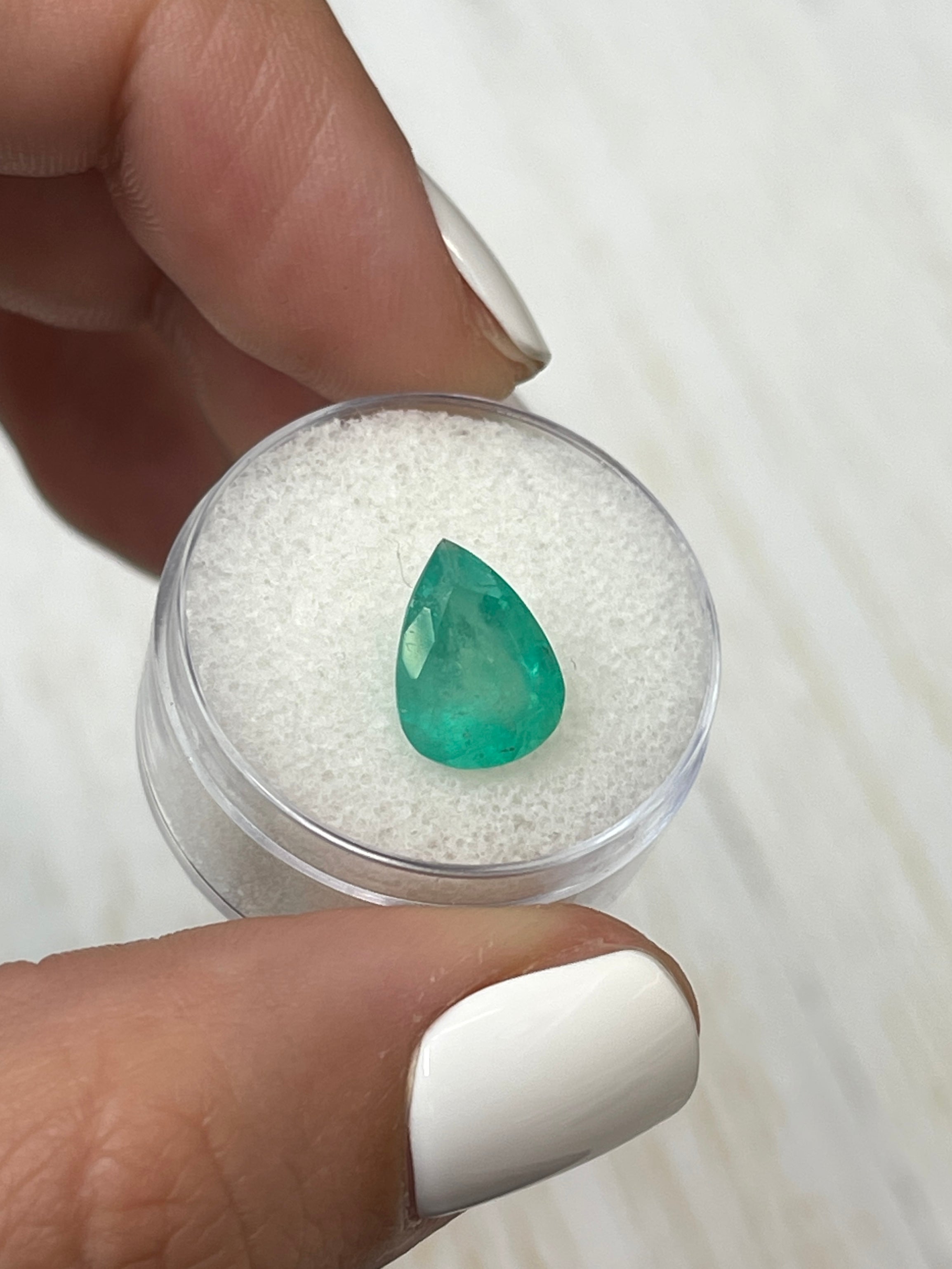 3.0 Carat Natural Colombian Emerald Pear Cut Loose Gemstone - Bluish Green Chunky Stone for Jewelry Making, Engagement Rings & Luxury Gifts