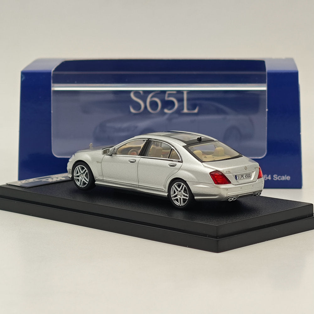 1/64 Scale Mercedes-Benz S65L V12 Silver Sedan Diecast Model Car - Collectible Sports Car Toy for Display, Gifts & Racing Scenes