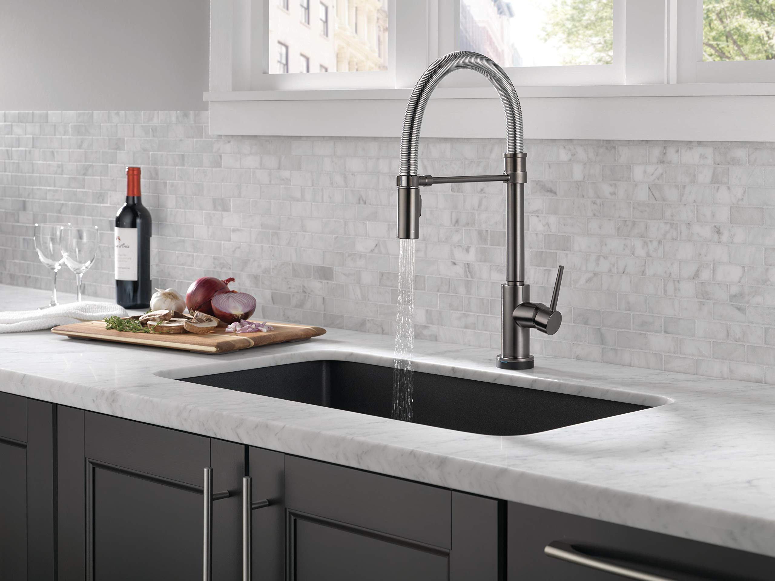 Delta Faucet Trinsic Pro VoiceIQ Smart Kitchen Sink Faucet - Black Stainless, Single-Handle Pull-Down Sprayer with Alexa & Google Assistant Voice Control | Perfect for Modern Smart Homes & Hands-Free Cooking