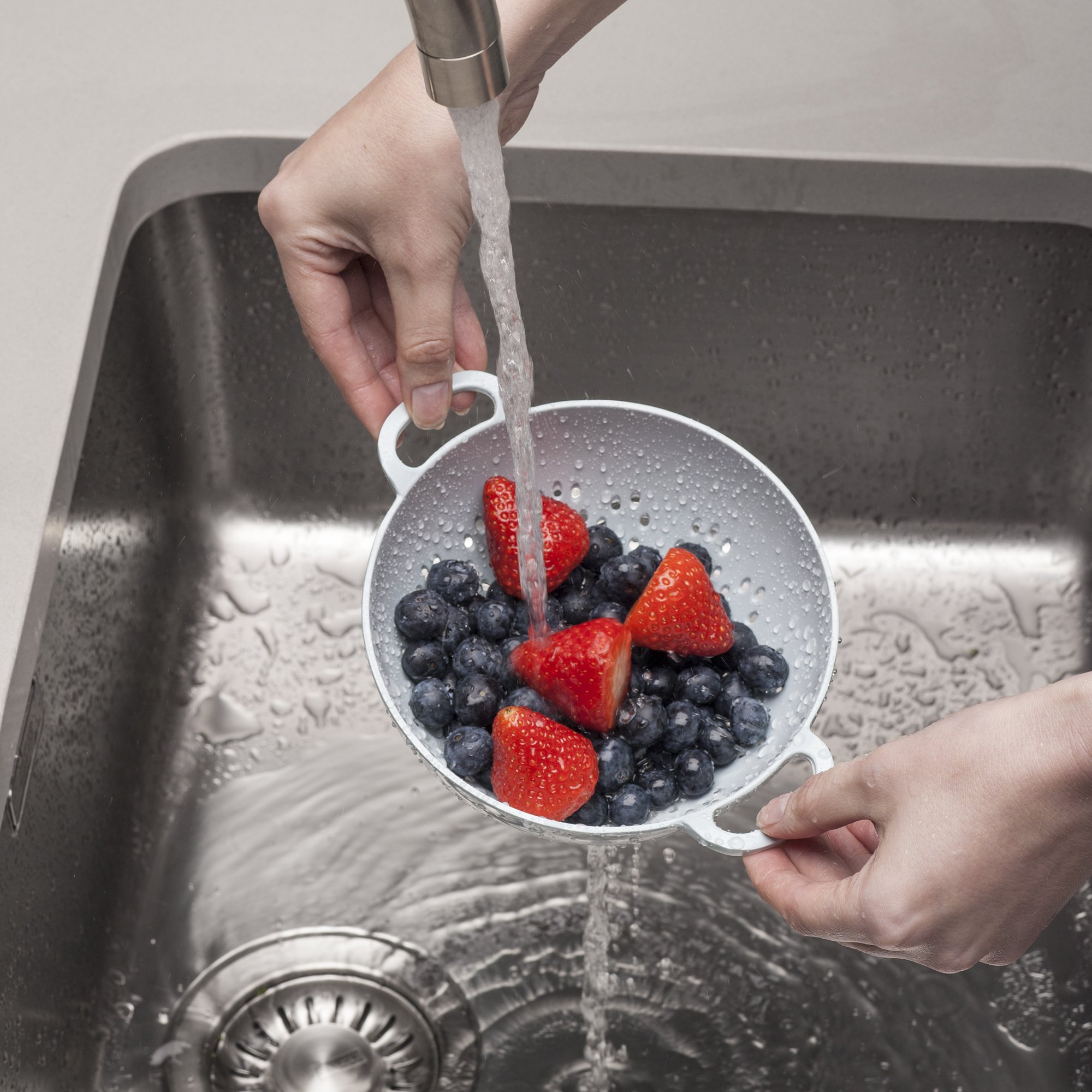G209B Small Colander (6”/15cm) - Durable Melamine Kitchen Strainer in Duck Egg Blue, 19.5 x 15 x 7.5 cm - Perfect for Washing Fruits, Vegetables & Pasta