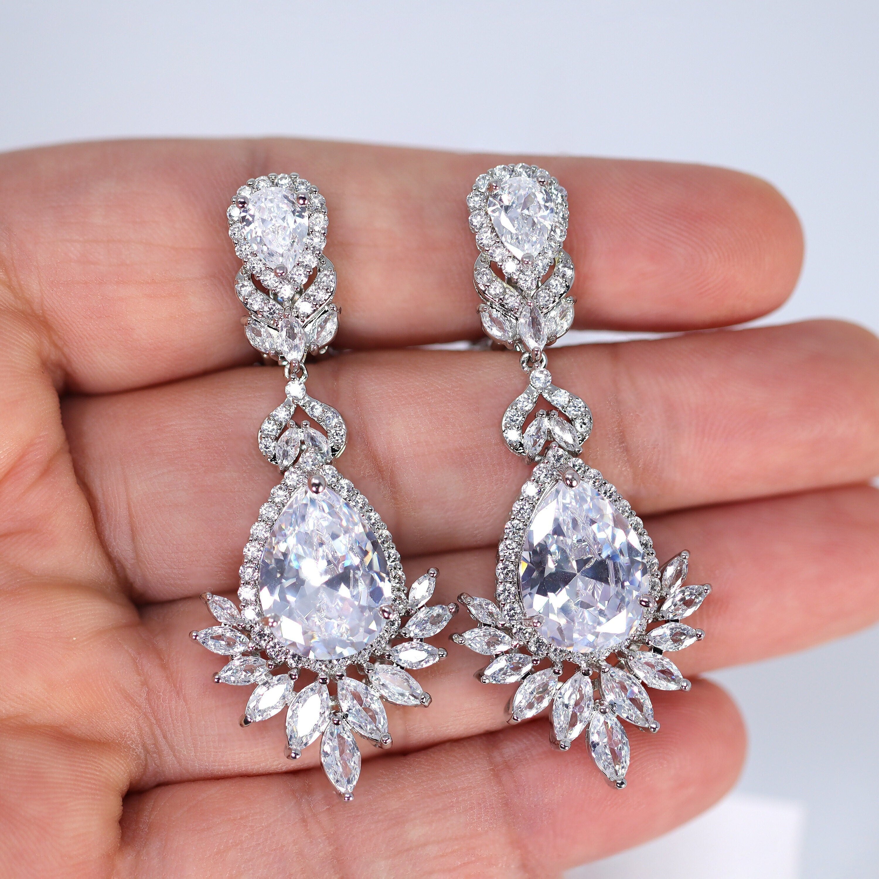 Swarovski Crystal Bridal Clip-On Drop Earrings with Diamond Details – Sparkling Cascade Droplets Design for Weddings, Parties & Special Occasions