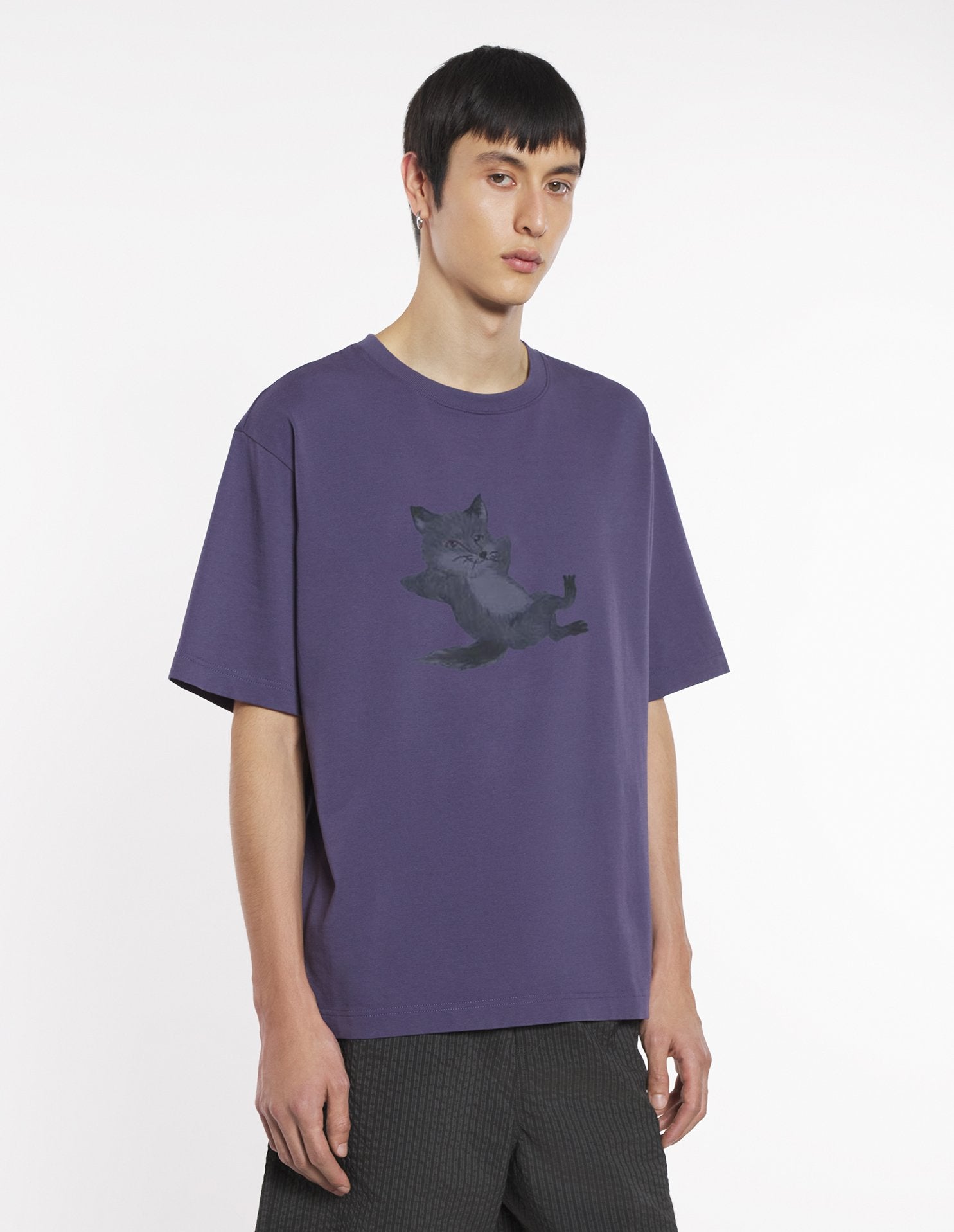 Maison Kitsune Oversized T-Shirt for Men - Chillax Print Graphic Tee - Comfortable Cotton Crewneck Shirt - Casual Streetwear for Everyday Wear & Lounge