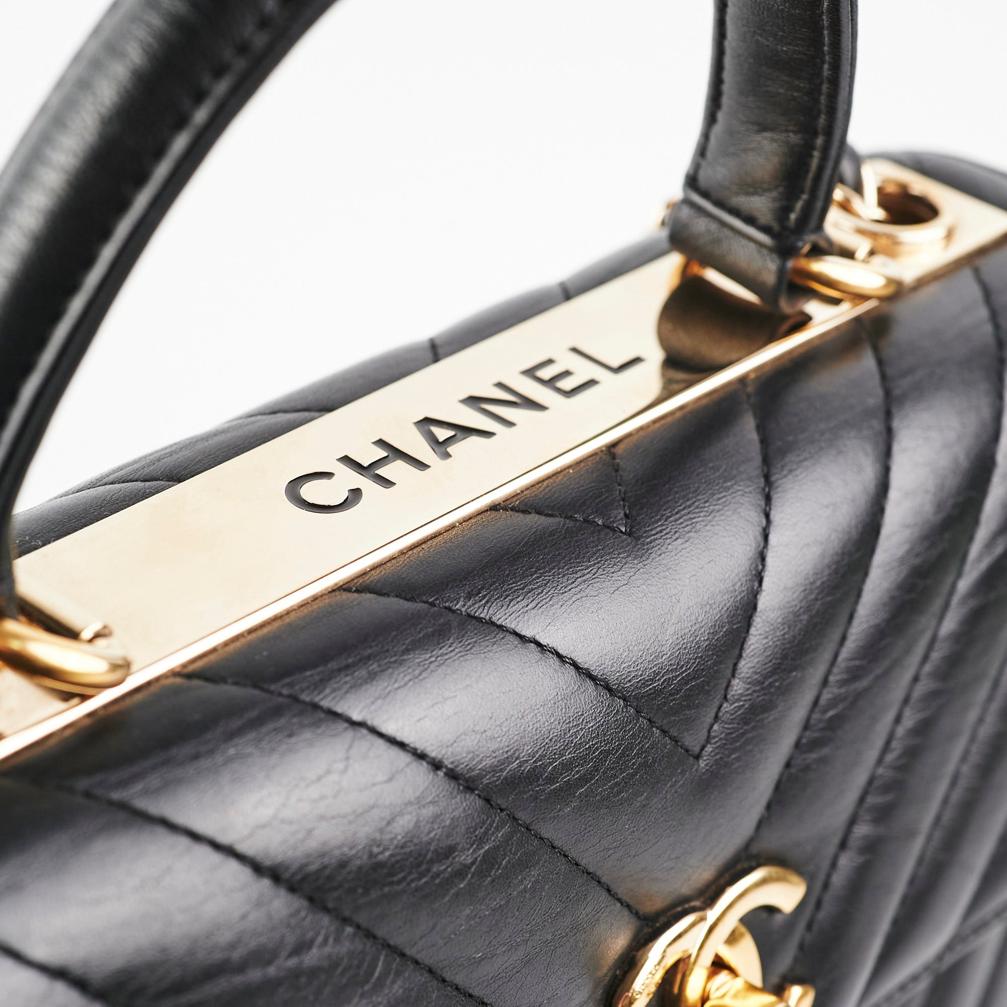 Chanel Trendy CC Handbag Black Lambskin Leather Luxury Shoulder Bag for Women - Perfect for Evening Parties, Work & Special Occasions