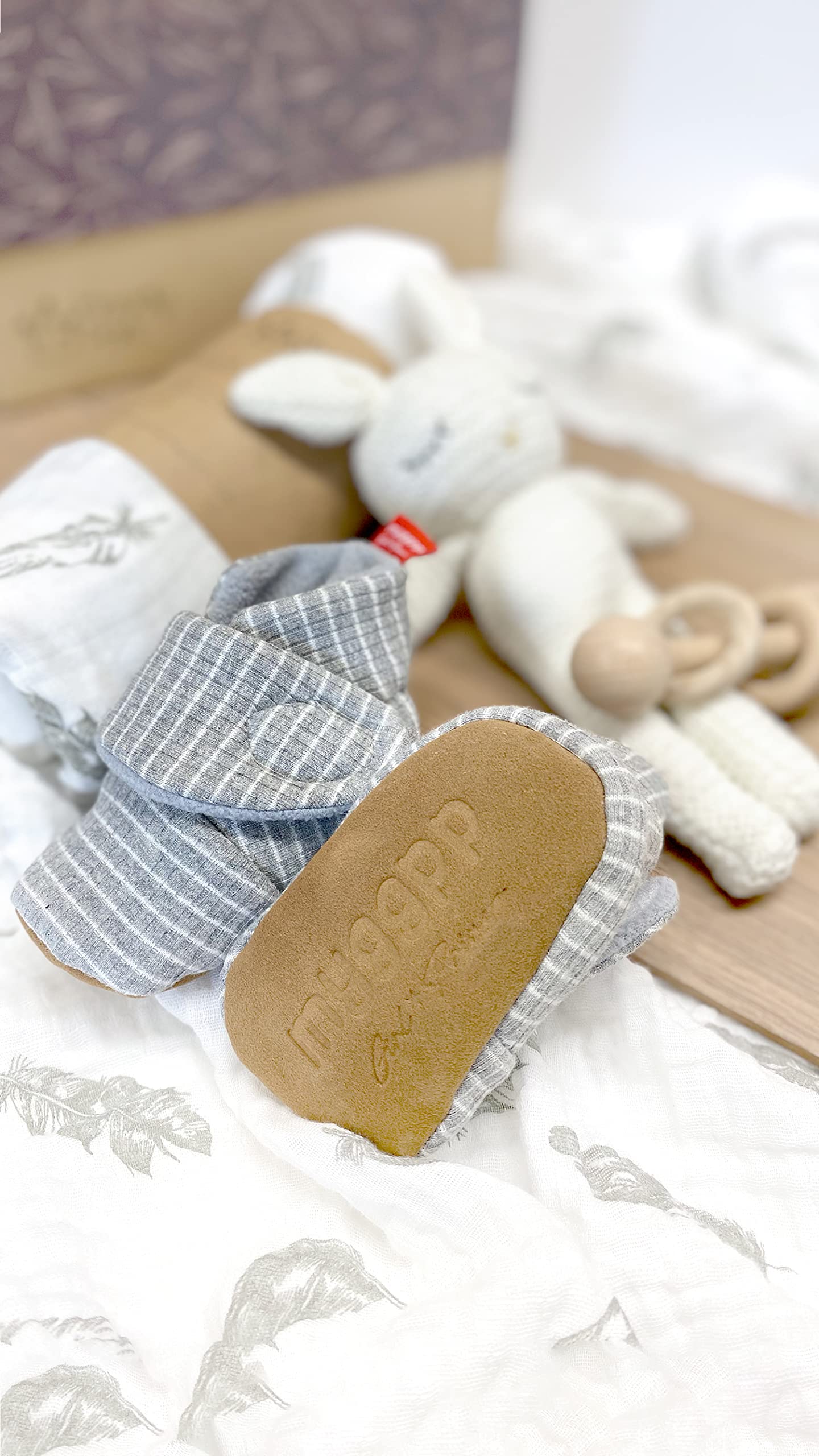 Gender Neutral Baby Gift Basket Set - Newborn Baby Shower Welcome Box with Essential Baby Items for Boys & Girls | Perfect Baby Shower Gift, Newborn Present & Nursery Decor