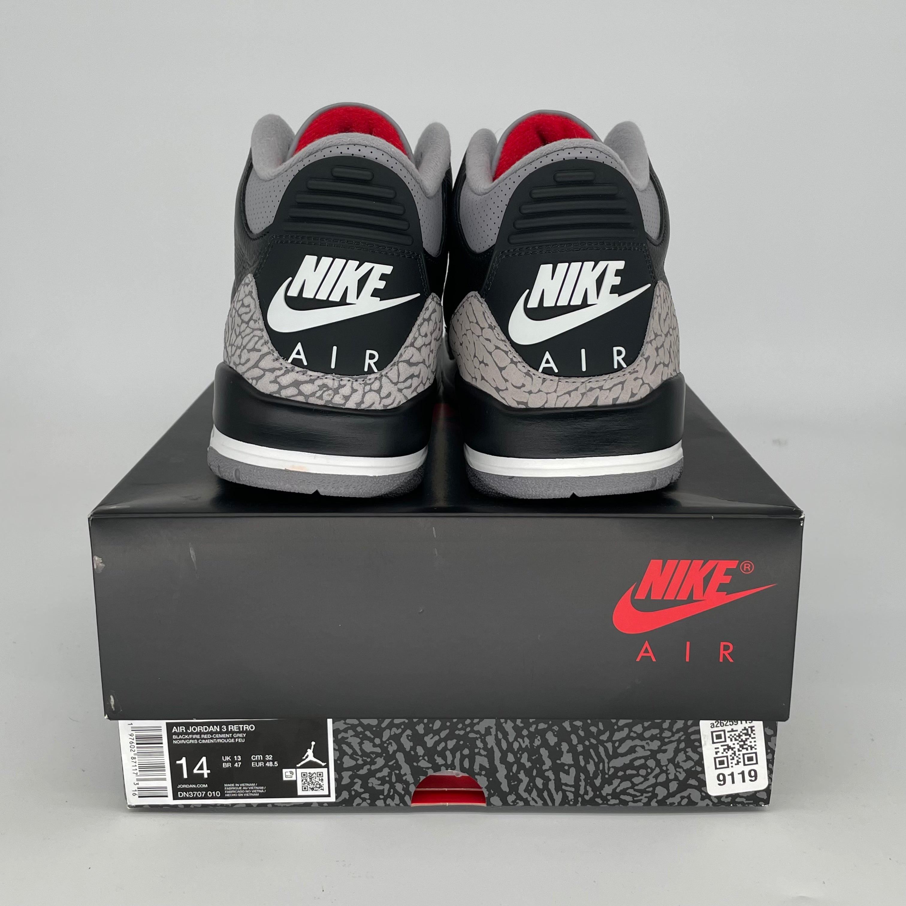 Original Title: AIR JORDAN 3 BLACK CEMENT SIZE 14 DN3707 010   Optimized Title: **Air Jordan 3 Retro Black Cement Men's Basketball Shoes Size 14 (DN3707-010) - Perfect for Sneaker Collectors & Court Performance**