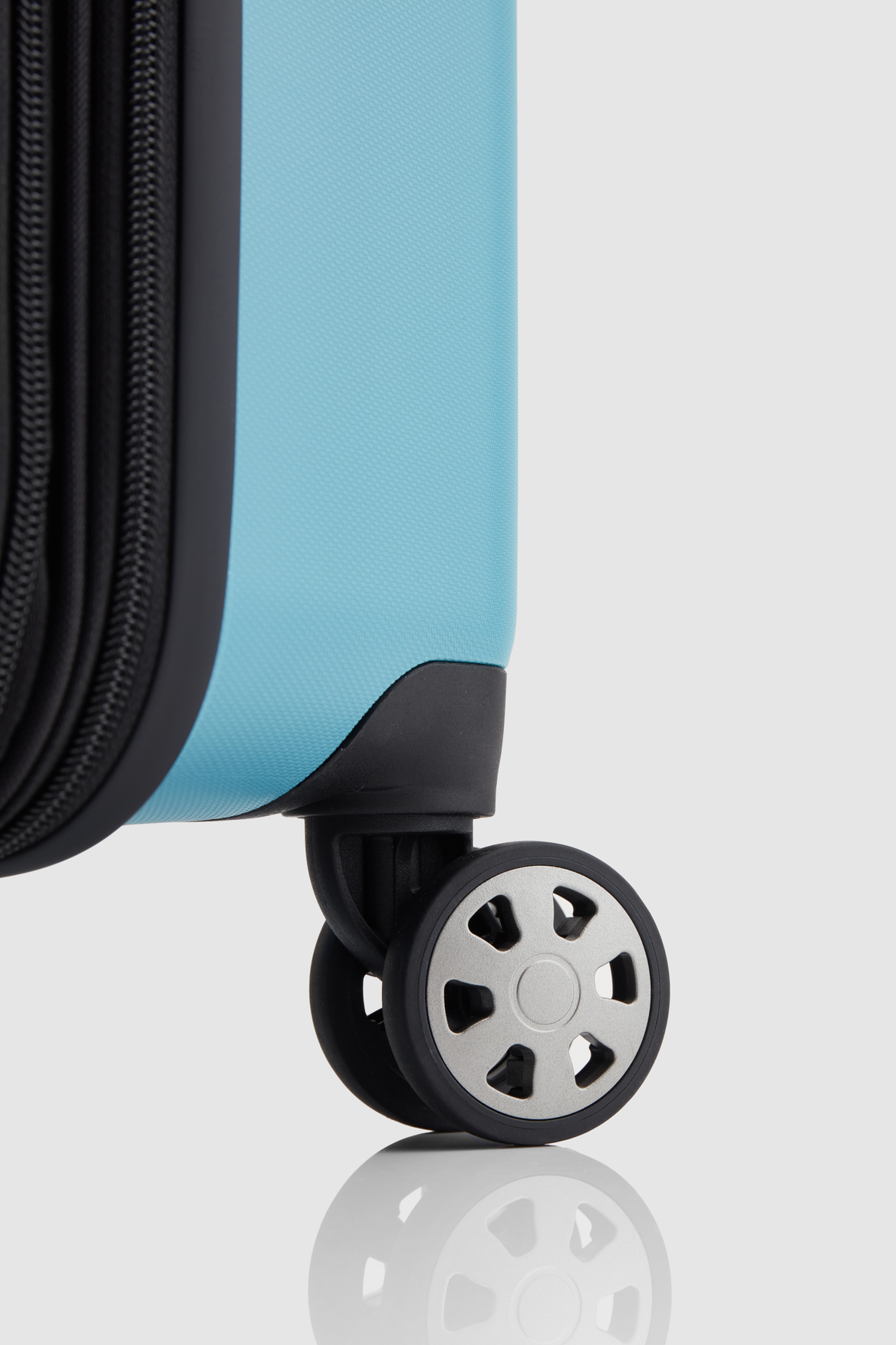 Clovelly Check In 77cm Luggage - Spacious Travel Suitcase for International Flights & Business Trips | Durable Lightweight Suitcase with 360° Wheels