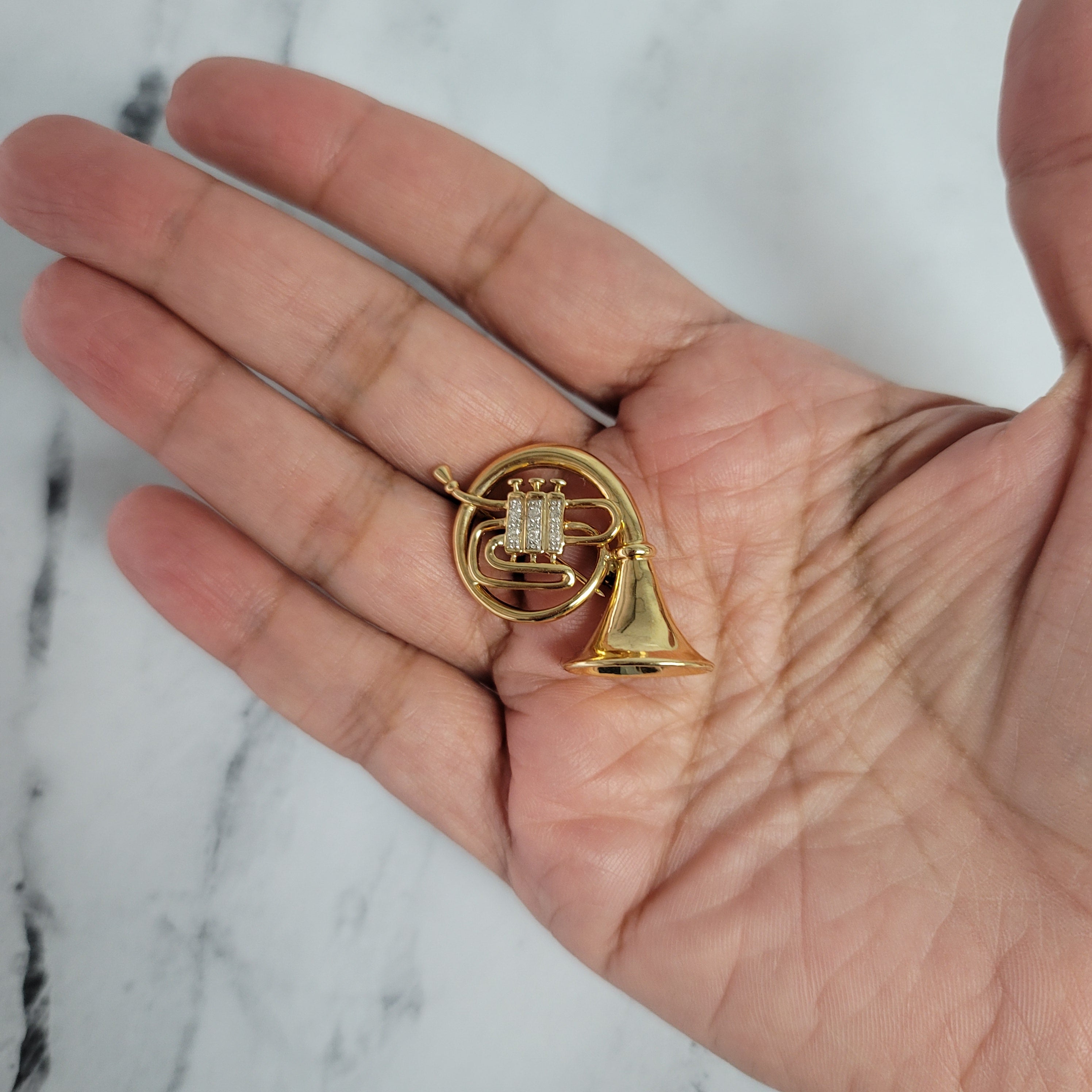 14K Yellow Gold Diamond French Horn Brooch .10cttw - Elegant Jewelry Gift for Musicians, Band Members & Music Lovers - Perfect for Concerts, Performances & Special Occasions