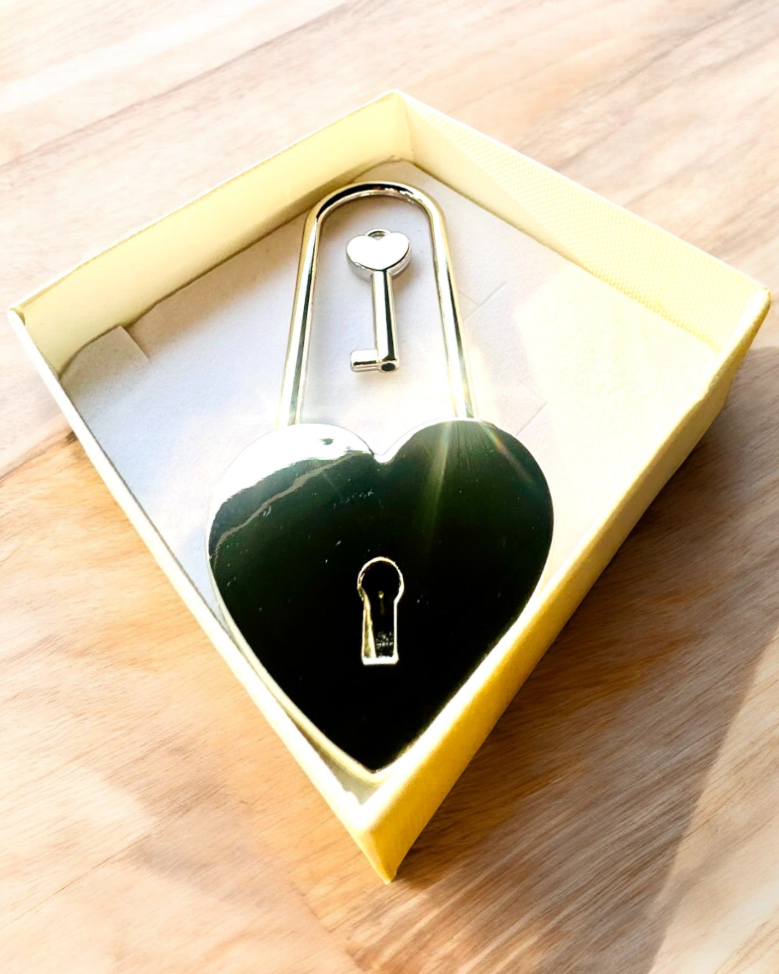 Engravable Magic Love Padlocks - 5 Colors for Couples, Anniversaries & Romantic Gifts - Perfect for Bridges, Parks & Memory Keepsakes
