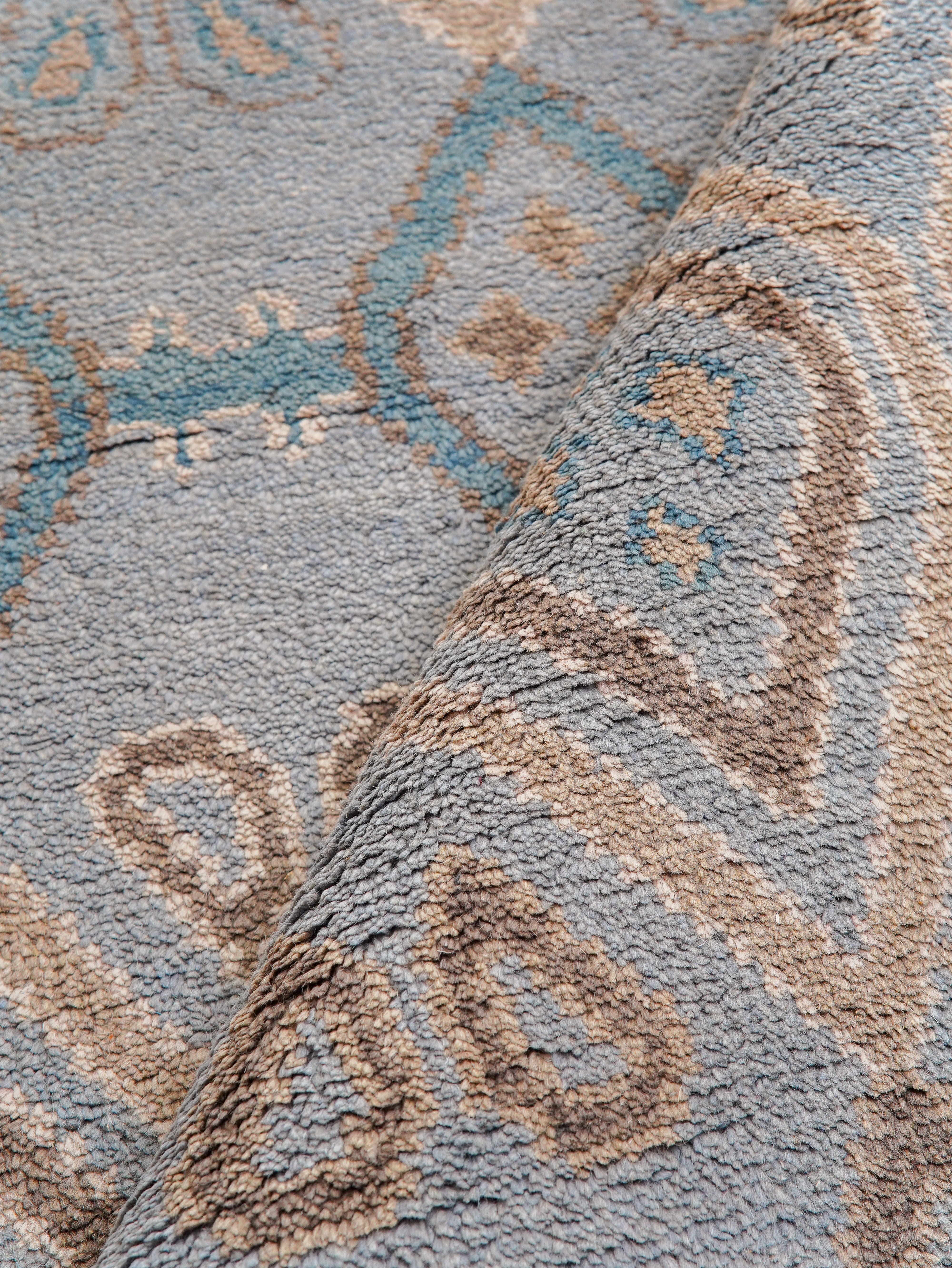 Premium Hand-Knotted Honeycomb Rug - Soft & Durable Wool Carpet for Living Room, Bedroom, or Office Decor