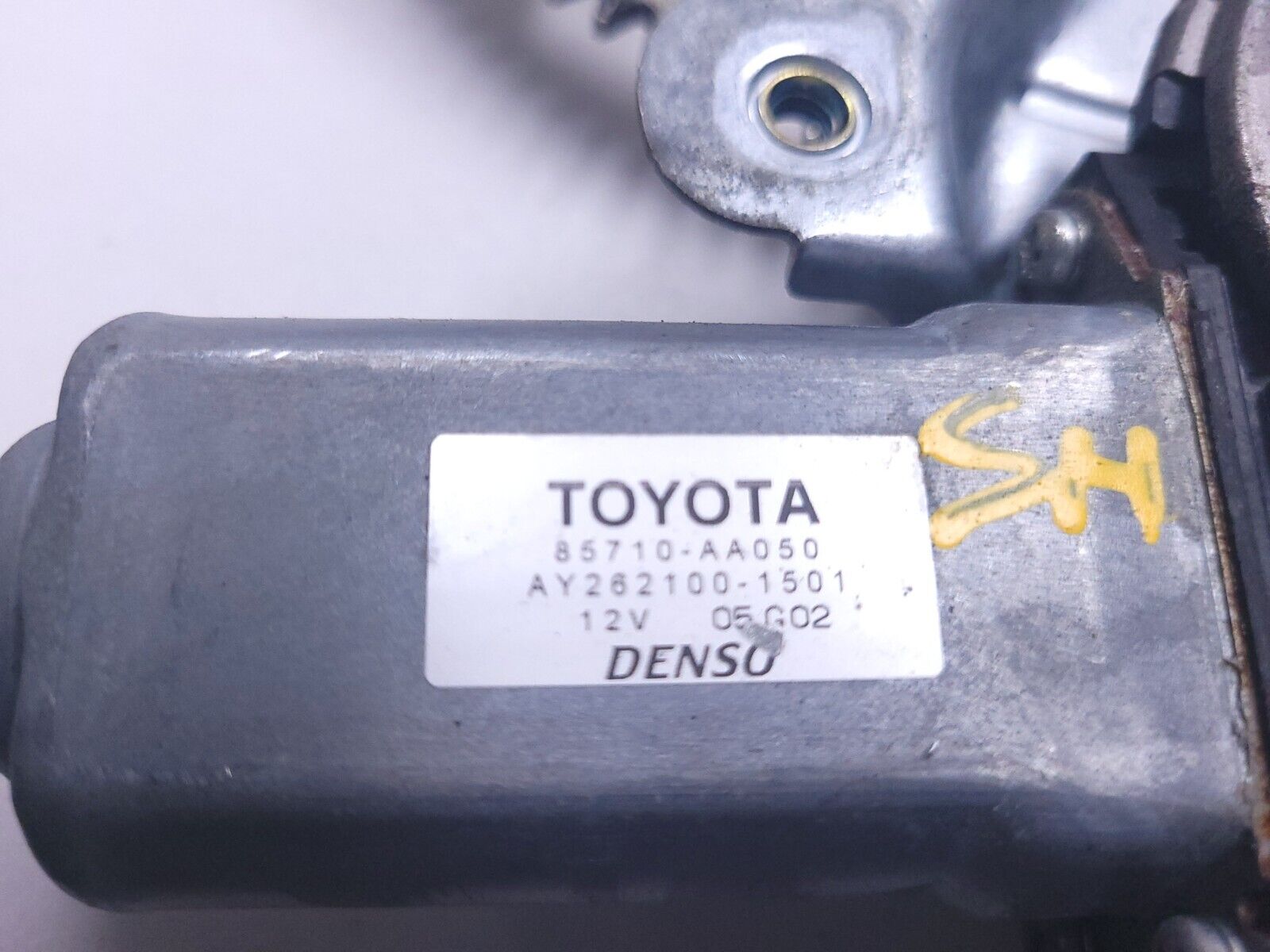 2003-2008 Toyota Corolla Front Right Passenger Side Window Regulator Motor - OEM Replacement Part for Smooth Power Window Operation - Perfect for DIY Auto Repairs & Window Mechanism Replacement