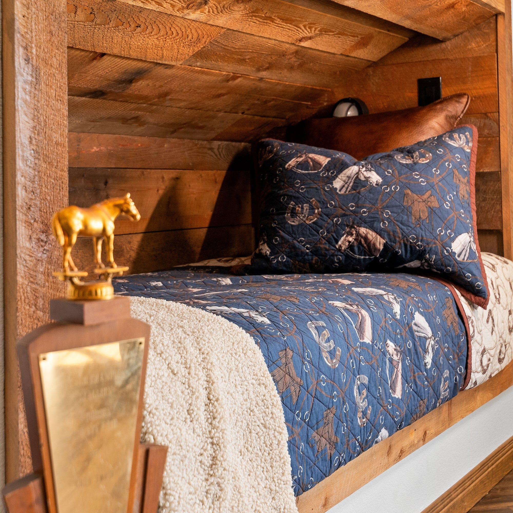 Saratoga Reversible Quilt Set - Soft & Comfortable Bedding for All Seasons - Perfect for Master Bedroom, Guest Room, and Dorm Decor