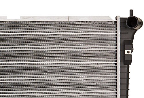 High-Performance Car Radiator - Aluminum Alloy Cooling System for Trucks & SUVs - Perfect for Off-Roading & Heavy-Duty Use