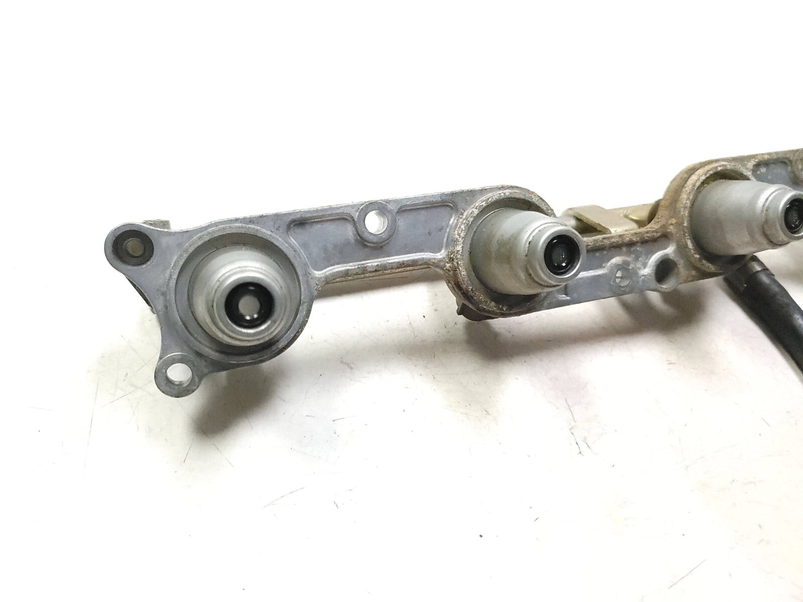 2004-2005 Honda CBR1000RR Fuel Rail with Fuel Injectors OEM Replacement Part - Perfect for Motorcycle Repair & Performance Upgrades