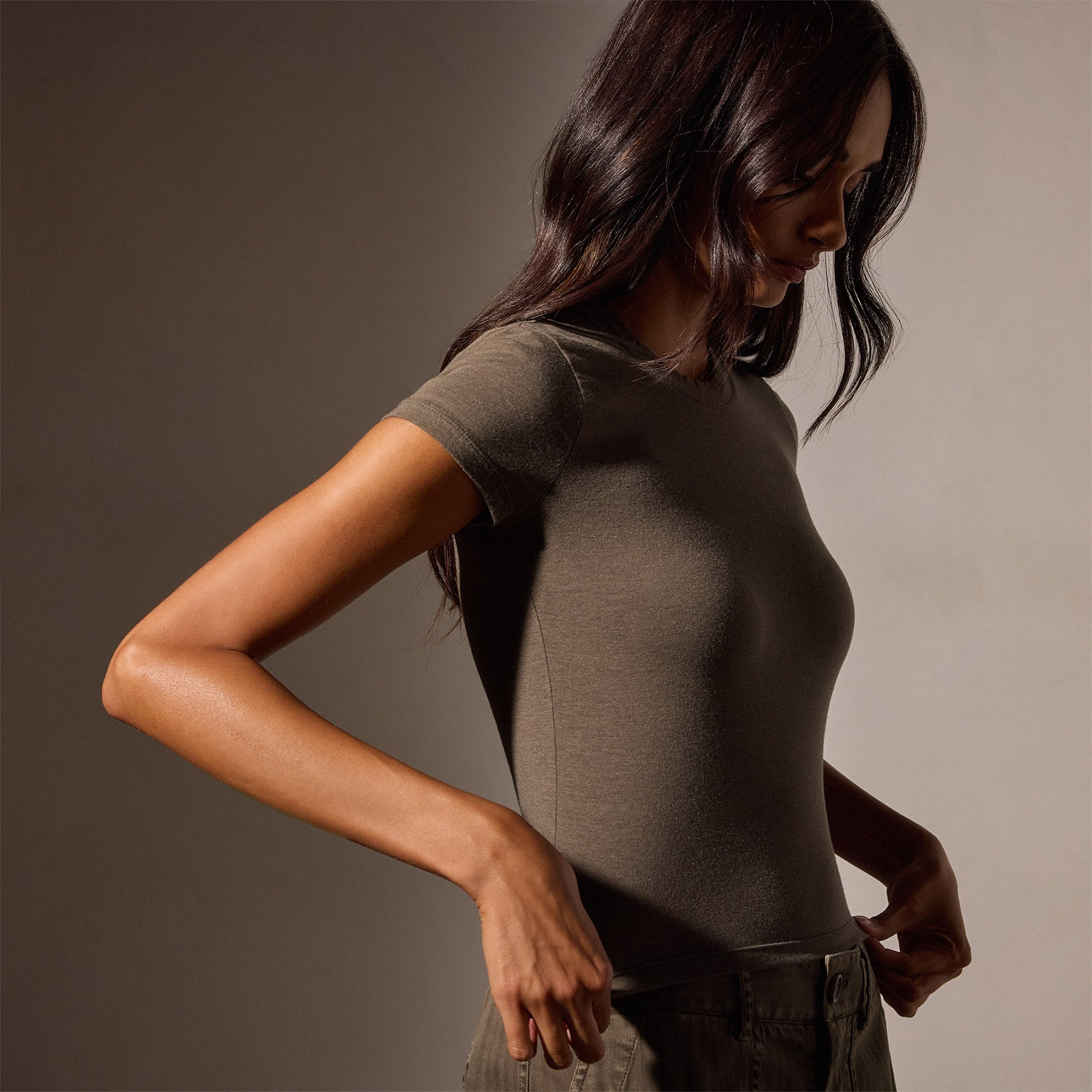 Short Sleeve Cropped T-Shirt for Women - Army Green Casual Top | Perfect for Summer Outfits, Streetwear & Layering