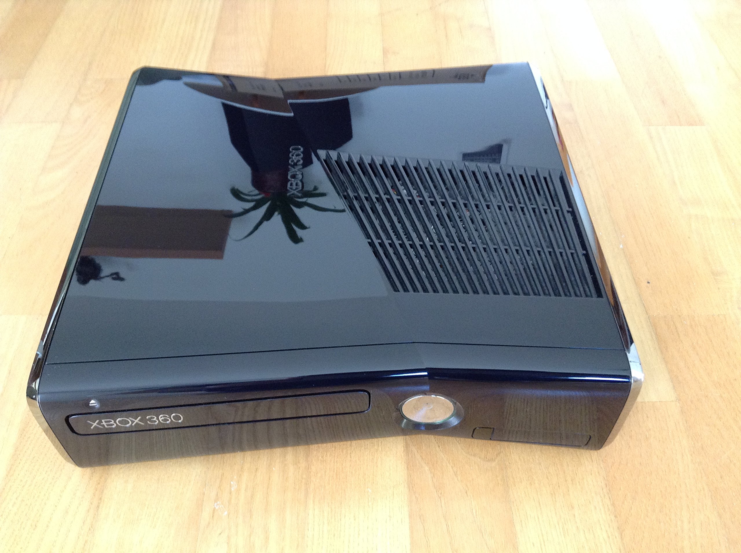 Xbox 360 250GB Console with Wireless Controller - Ultimate Gaming Experience for Home Entertainment & Multiplayer Fun