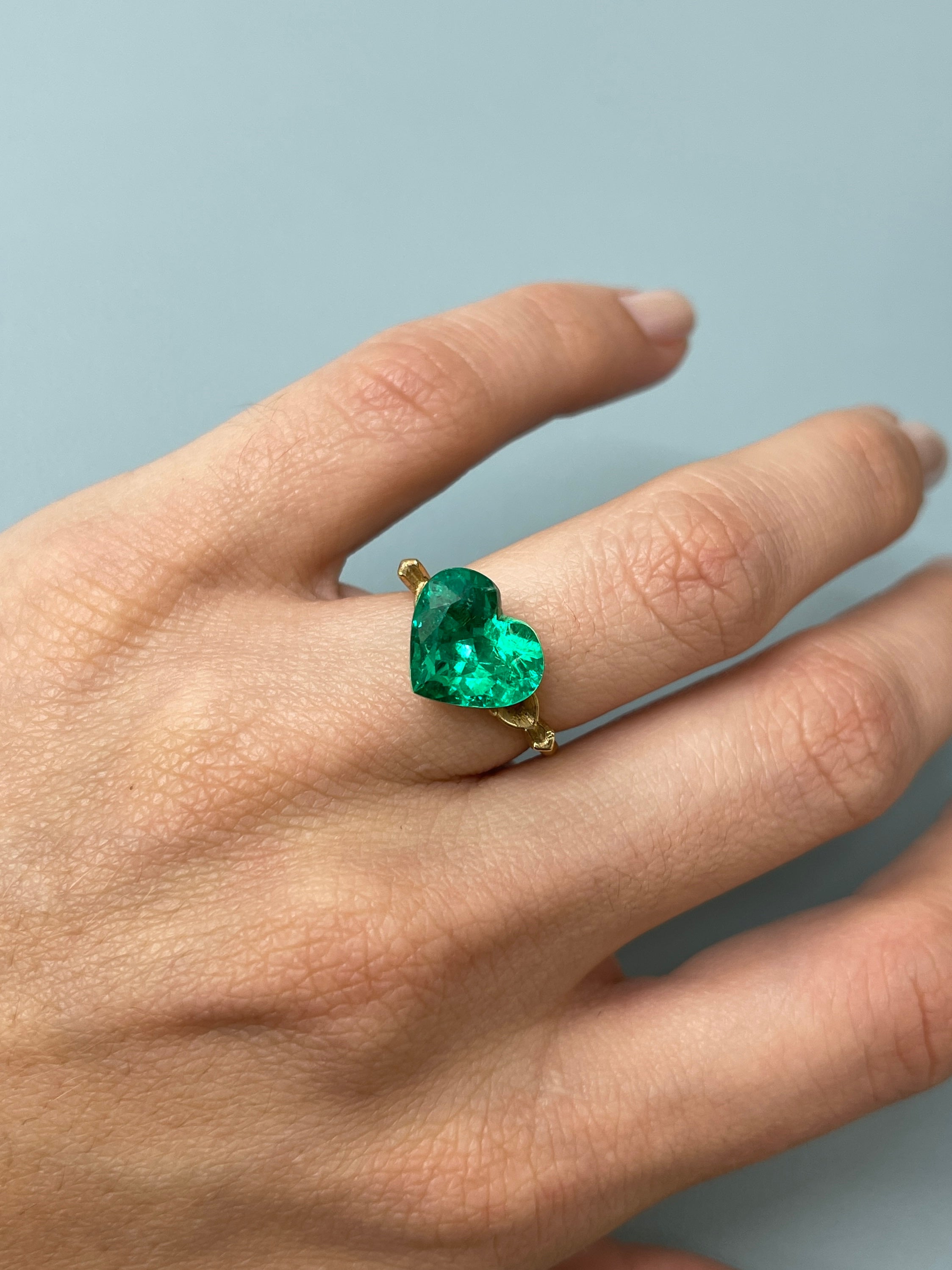 4.92 Carat 11x13mm AAA+ Vivid Green Natural Colombian Loose Emerald Heart Cut Gemstone for Jewelry Making & Engagement Rings