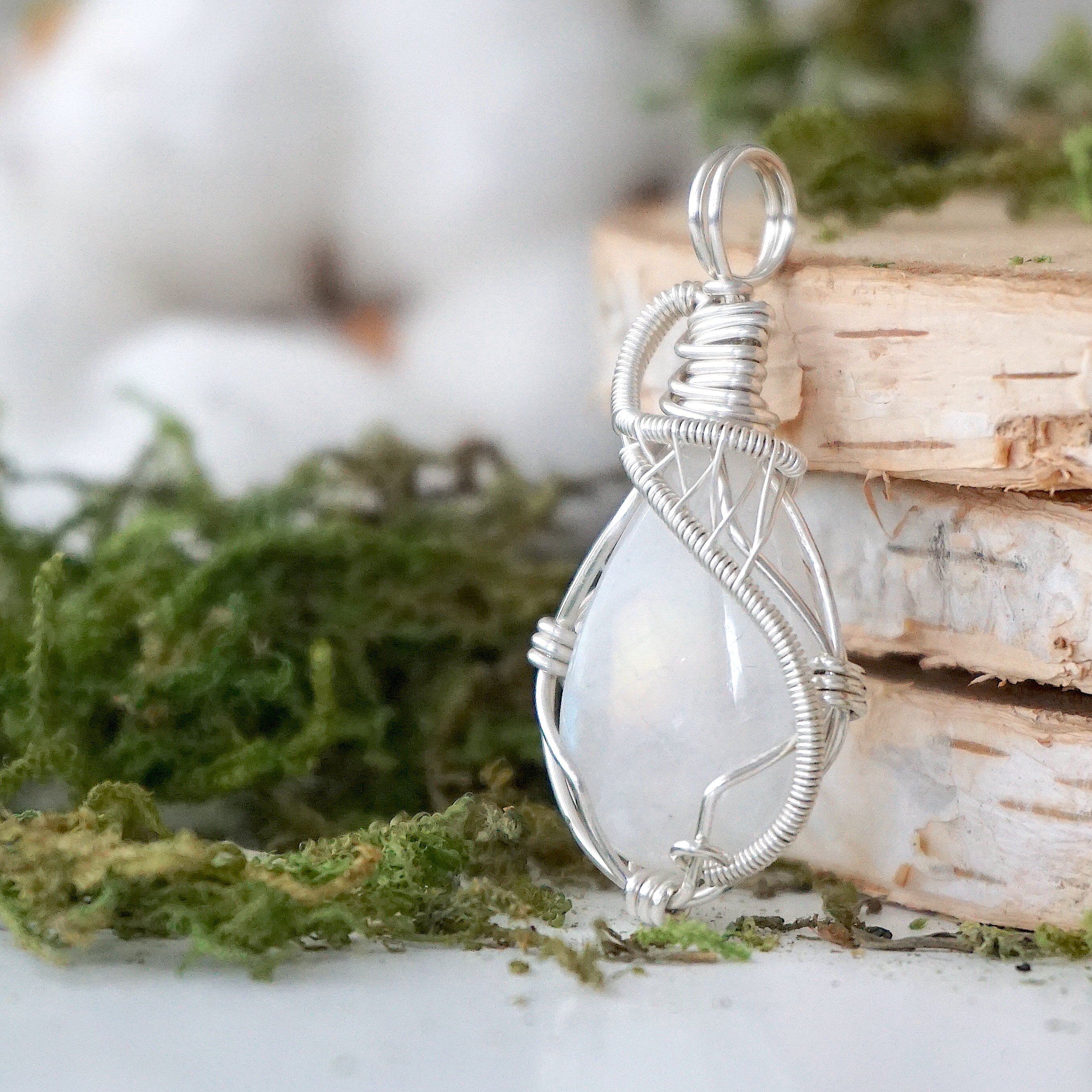 925 Sterling Silver Rainbow Moonstone Pendant Necklace for Women | Elegant Healing Crystal Jewelry Gift for Birthday, Anniversary & Special Occasions