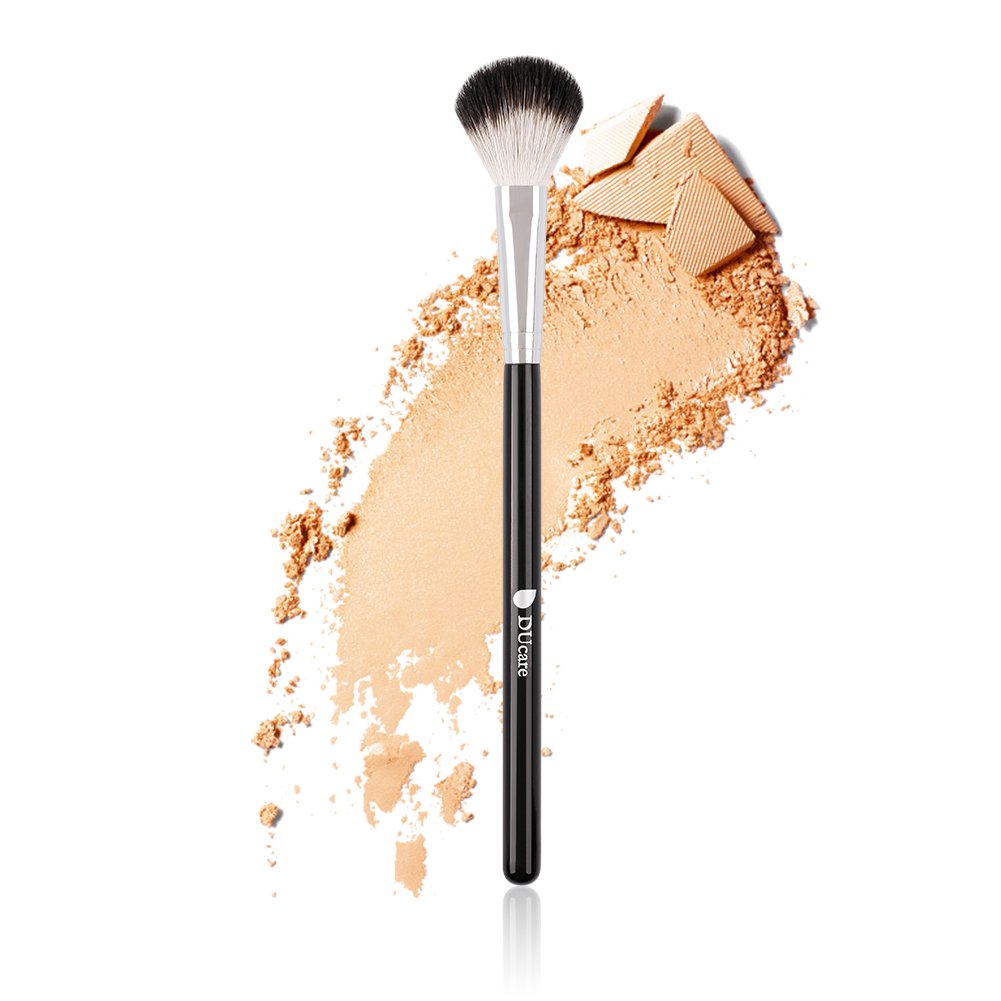 DUcare Professional Fan Highlighter Brush - Silvery & Black Makeup Brush for Blending Eyeshadow, Contouring & Blush - Perfect for Highlighting, Strobing & Detailed Makeup Application