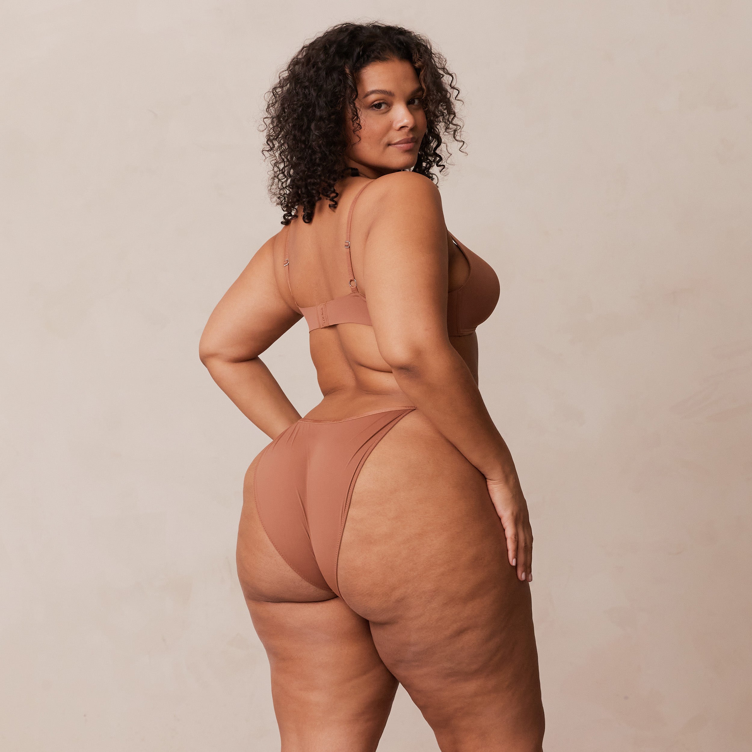 Light Non-Wired Plunge T-Shirt Bra in Mocha - Comfortable Everyday Wear for Work & Casual Outfits