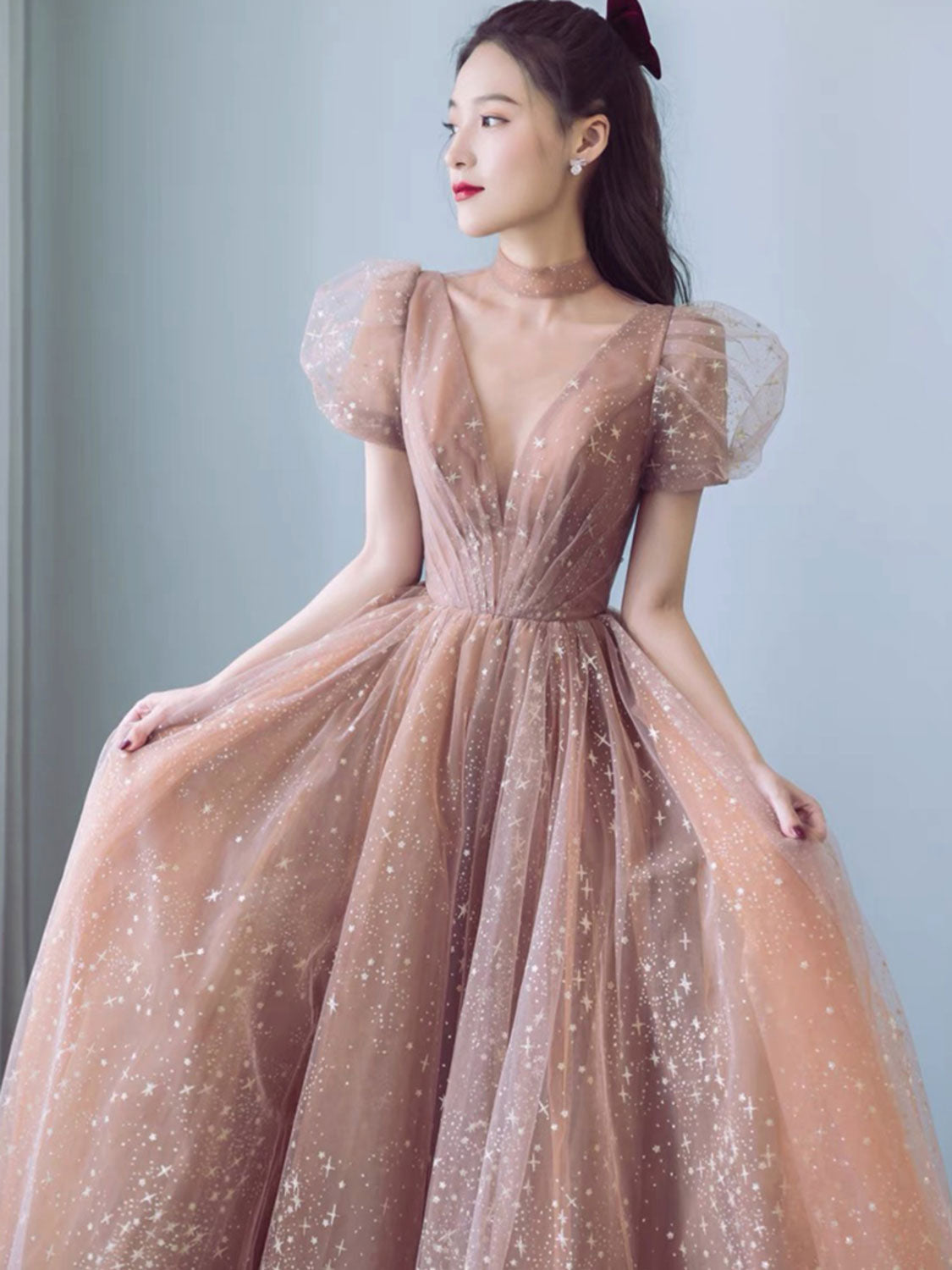 Elegant Champagne V-Neck Tulle Long Prom Dress for Women - Formal Evening Gowns for Homecoming, Wedding, and Special Occasions