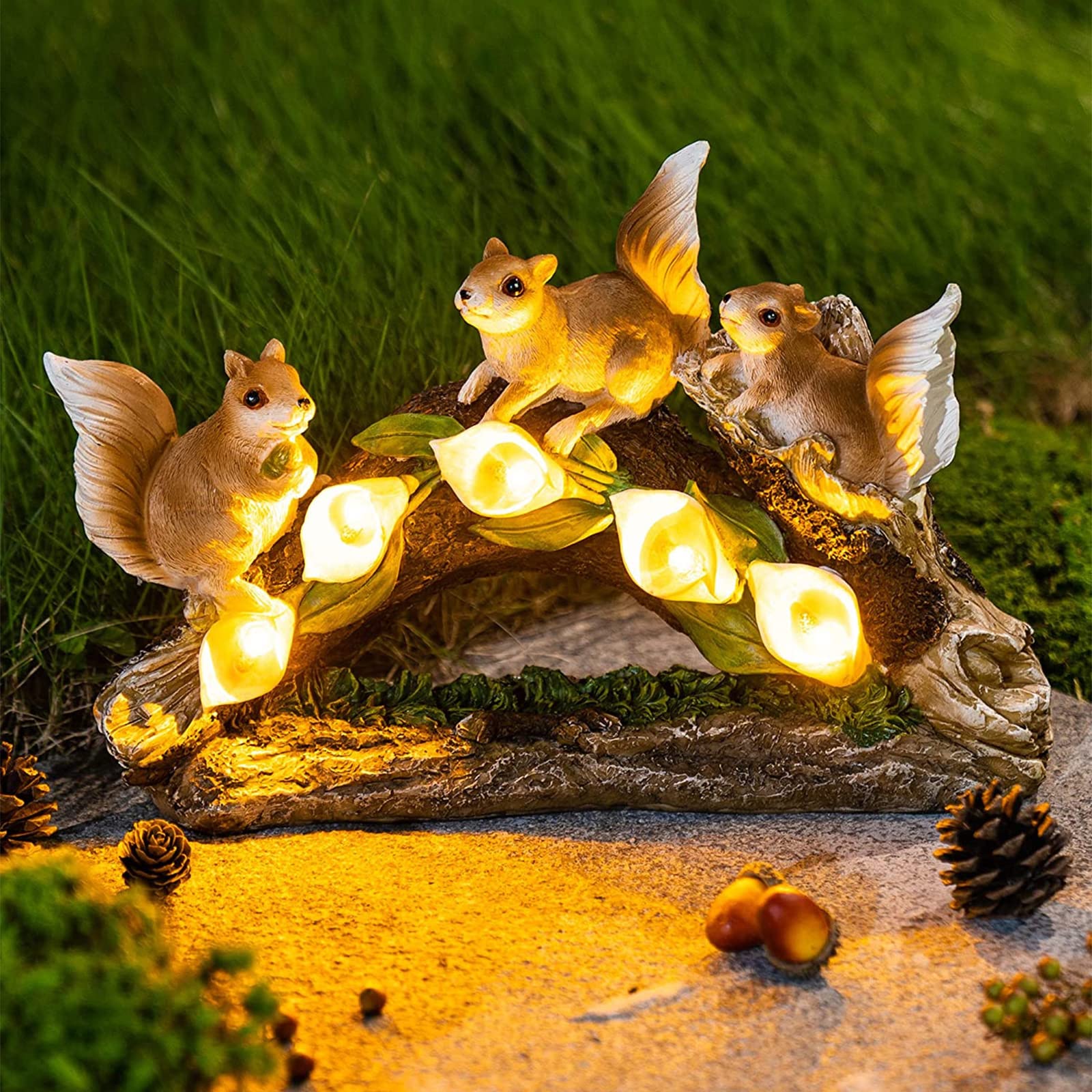 Outdoor Solar Garden Resin Ornaments - Squirrel Figurines with LED Lights for Lawn & Landscape Decoration | Weatherproof Gardening Sculptures & Solar-Powered Yard Art for Patio, Pathway, and Backyard Decor