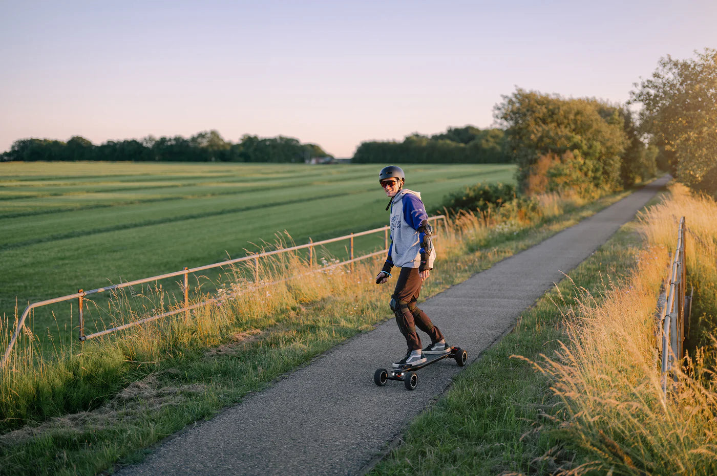 Exway Atlas Pro 4WD Electric Skateboard - 34 MPH Top Speed, 25 Mile Range, All-Terrain Off-Road Gear Drive System - Perfect for Commuting, Adventure Riding & Urban Exploration