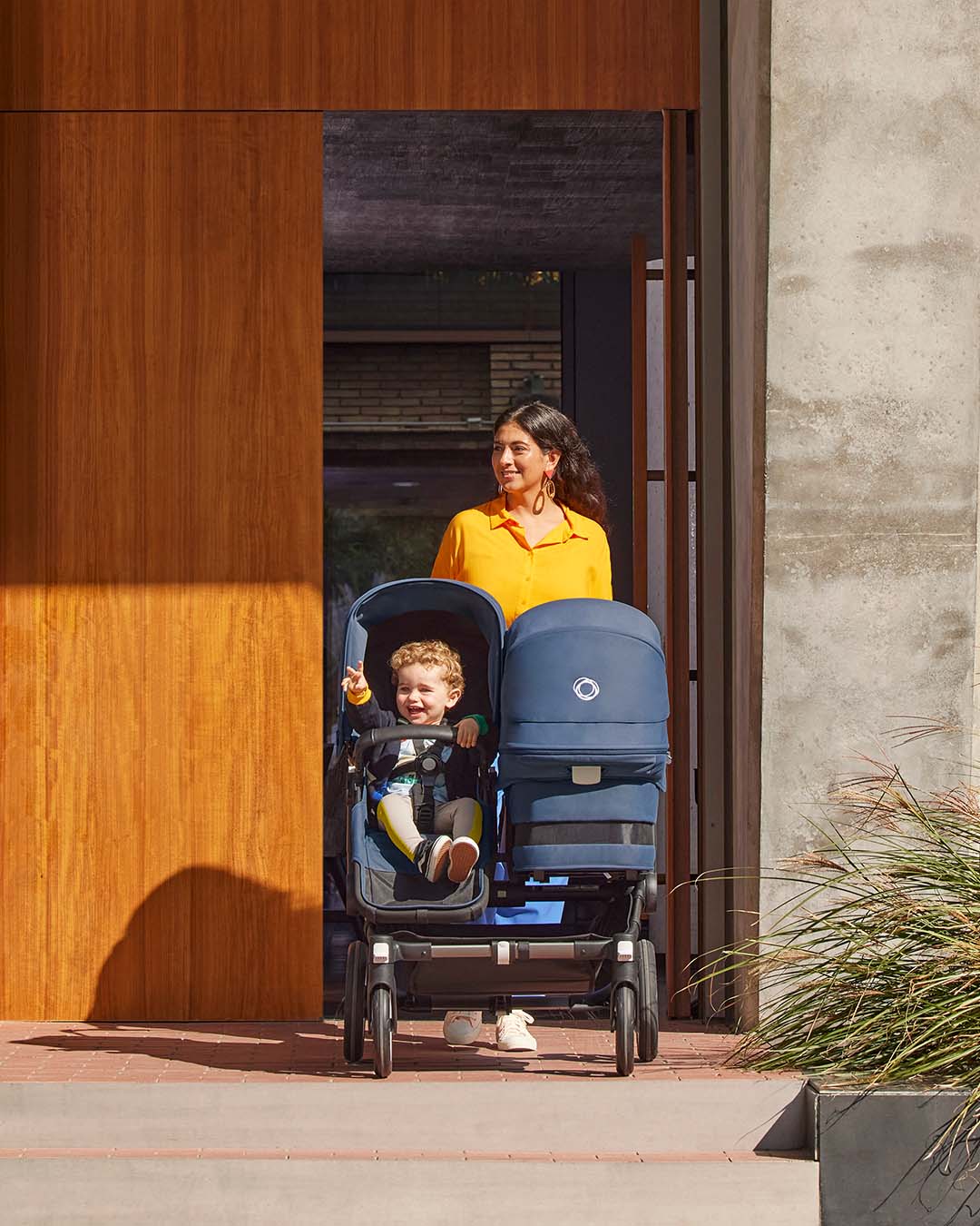 Bugaboo Donkey 5 Twin Double Stroller with 2 Seats & 2 Bassinets - Customizable Design for Twins - Perfect for Urban Walks, Shopping & Family Outings