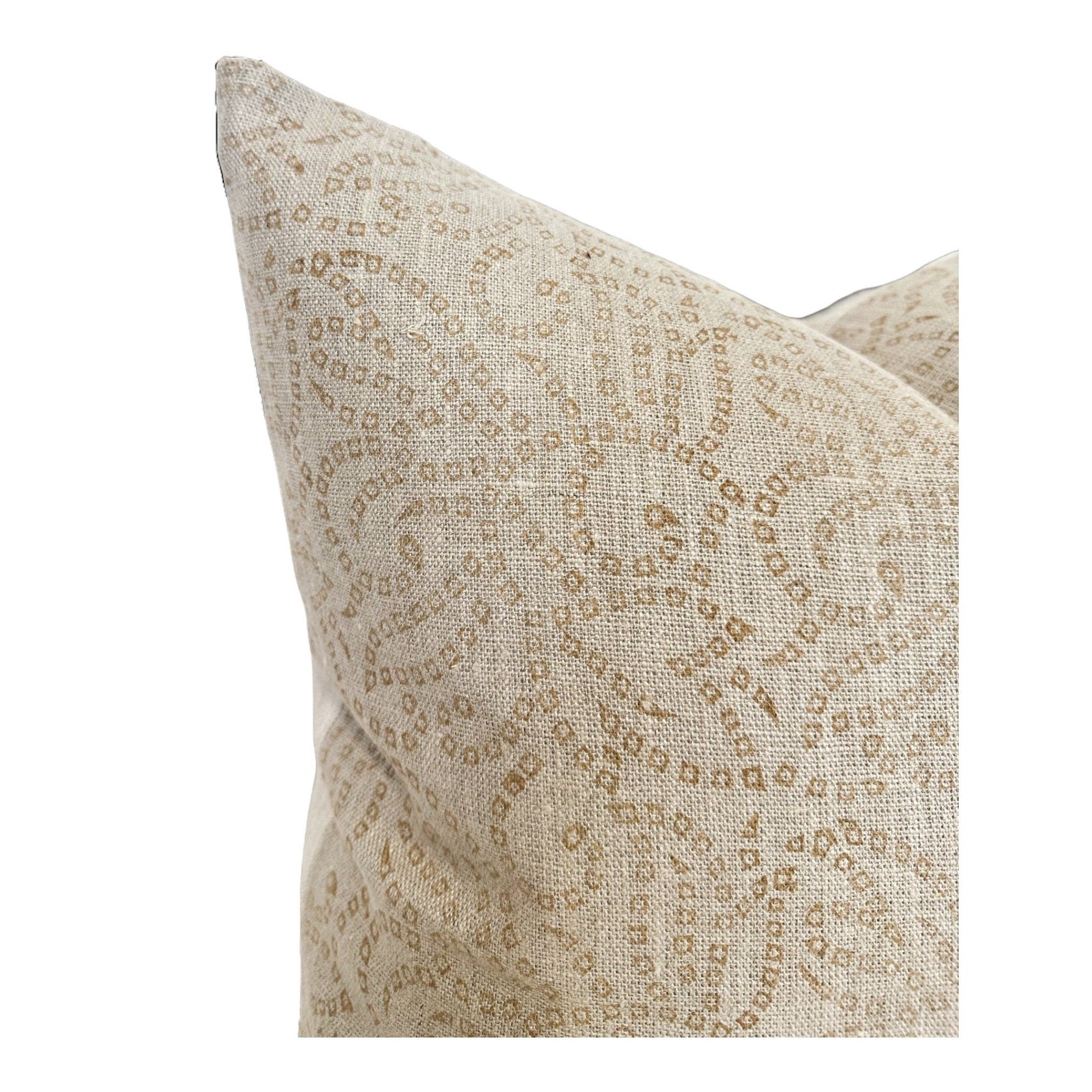 Stylish Twisp Floral Pillow Cover - Decorative Cushion Case for Living Room, Bedroom & Sofa - Home Decor Accent